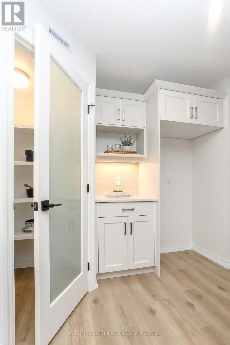 10 SILVERLEAF PATH Image 11