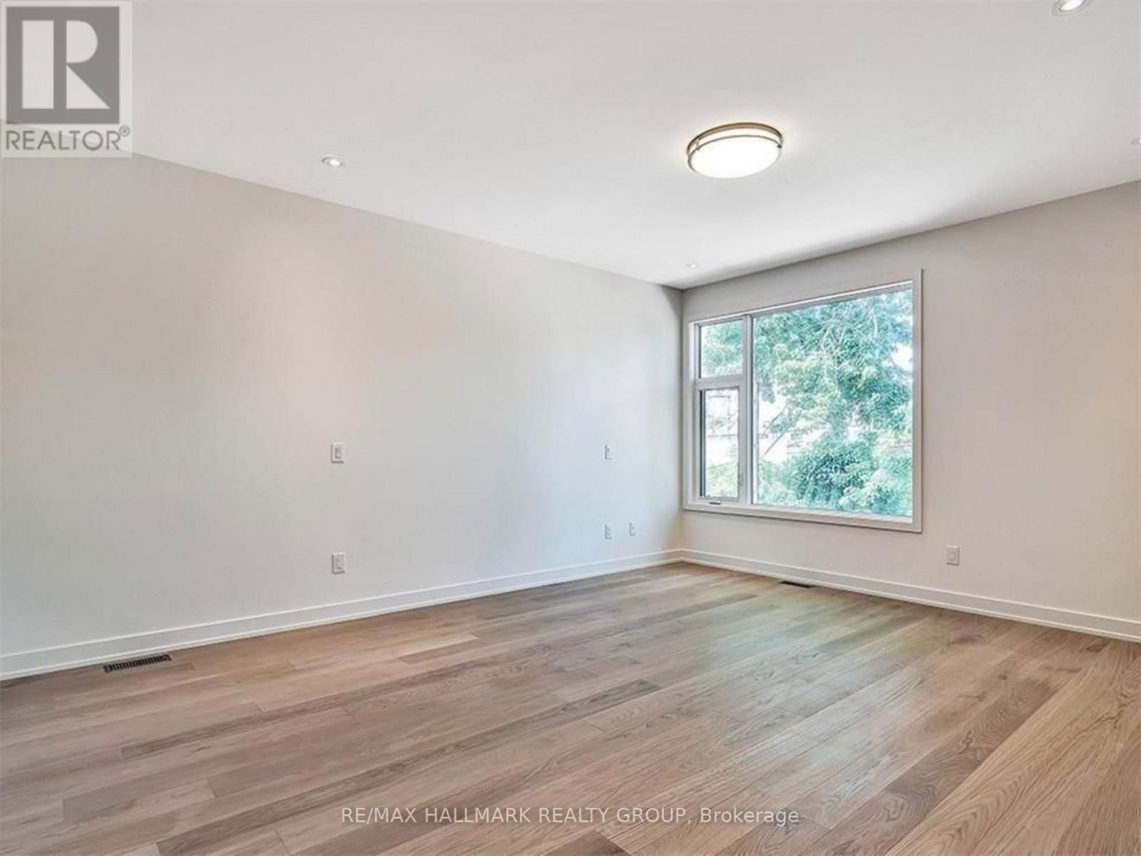 37 IVY CRESCENT Image 12