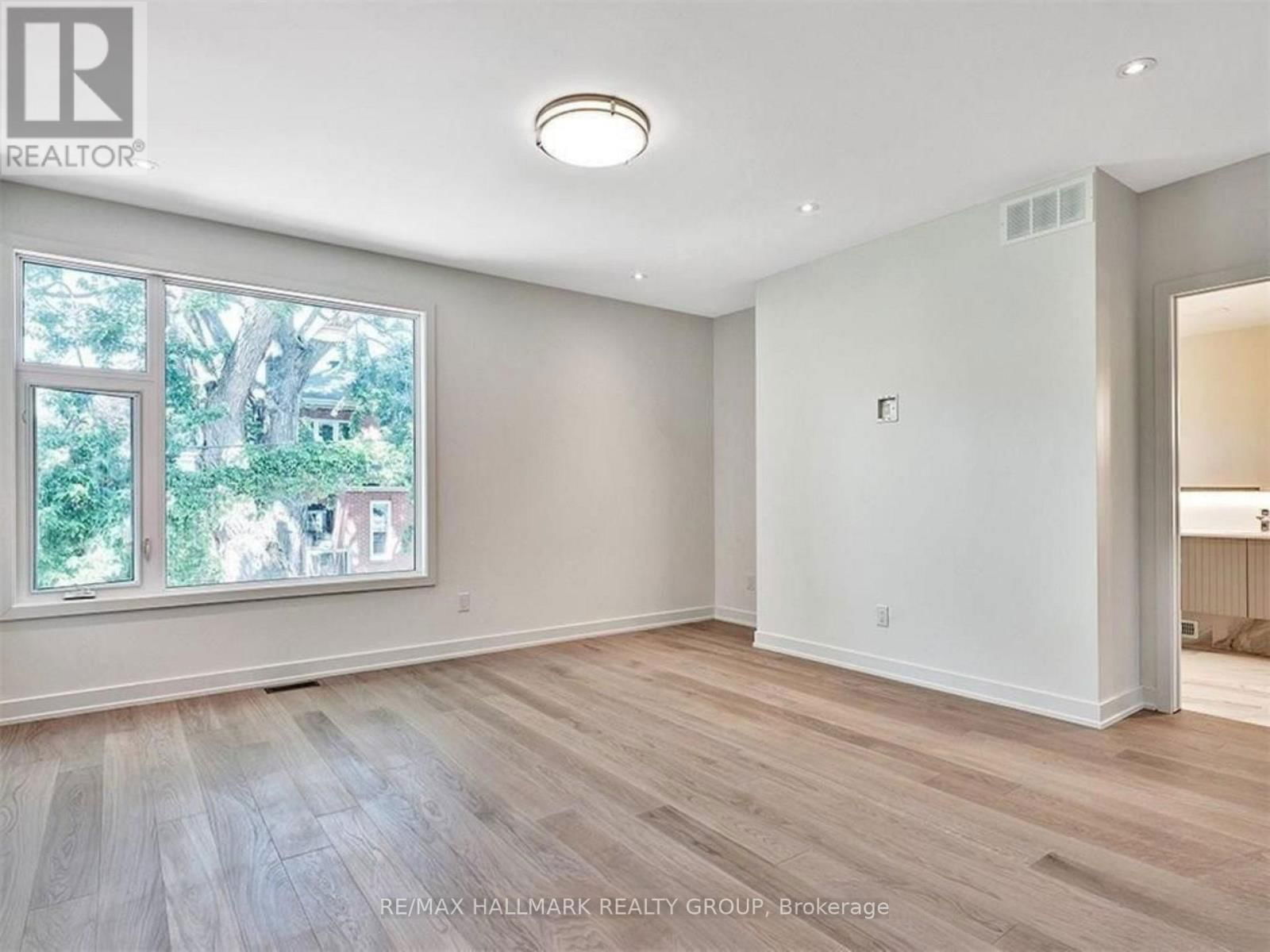 37 IVY CRESCENT Image 13