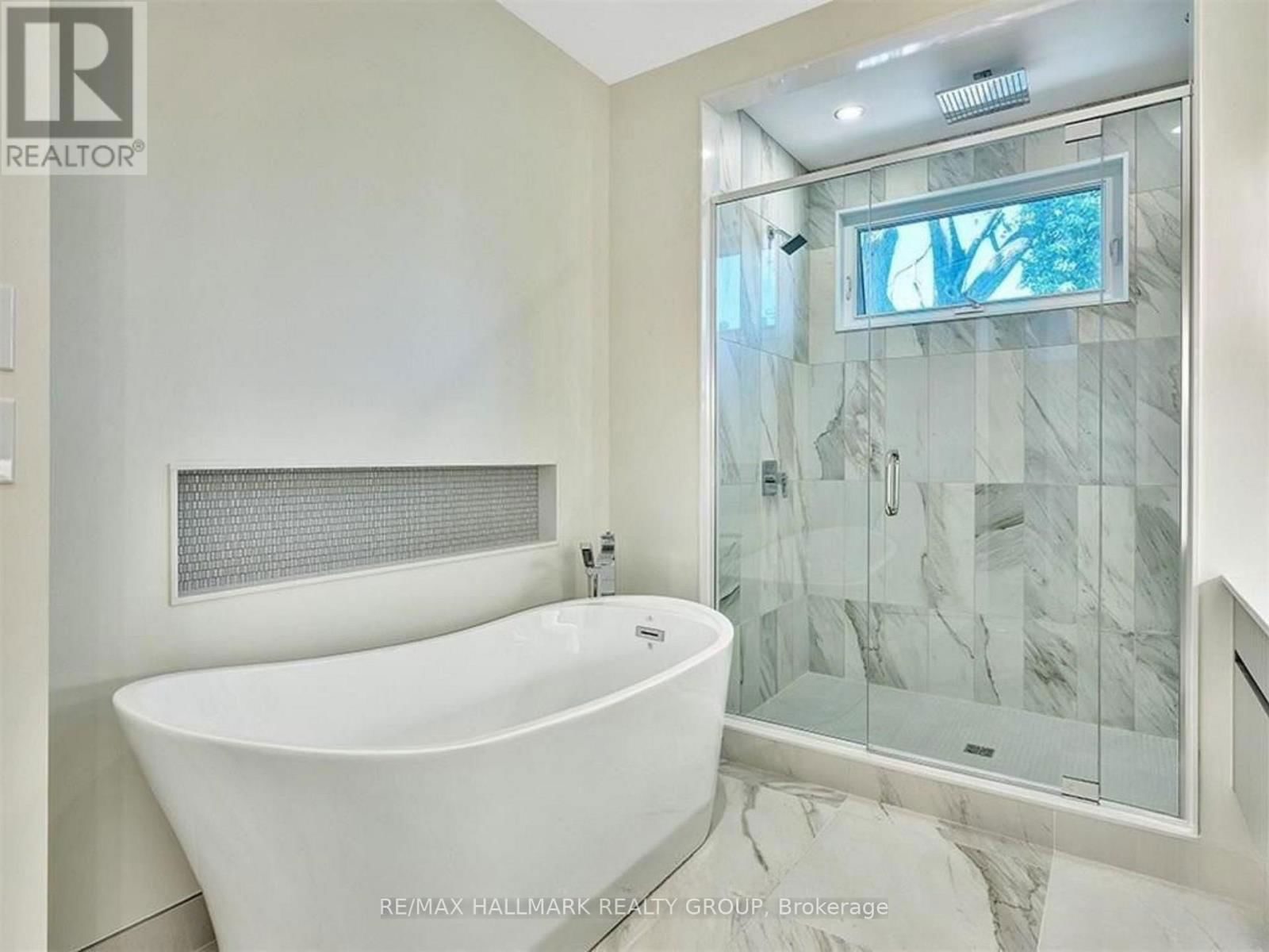 37 IVY CRESCENT Image 16