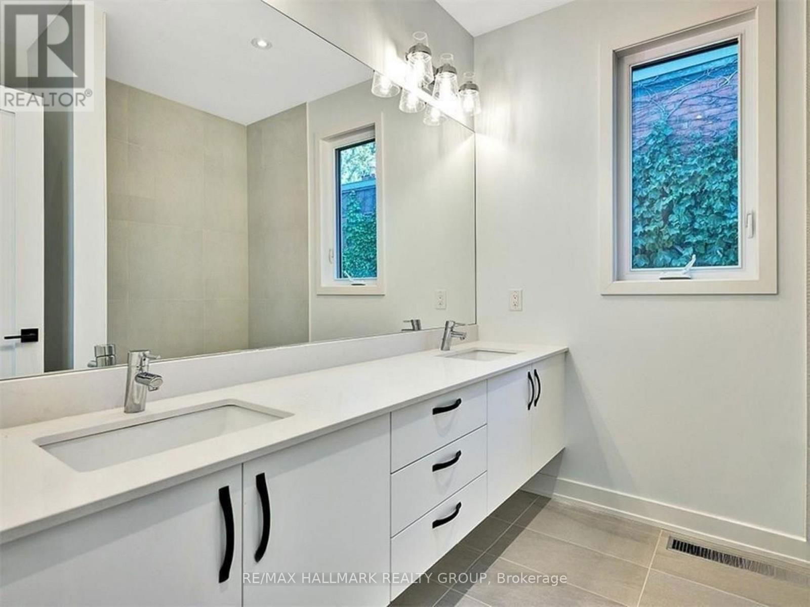 37 IVY CRESCENT Image 18