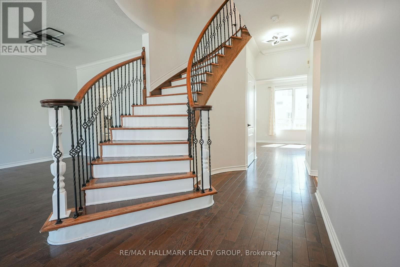 345 STONEWAY DRIVE Image 3