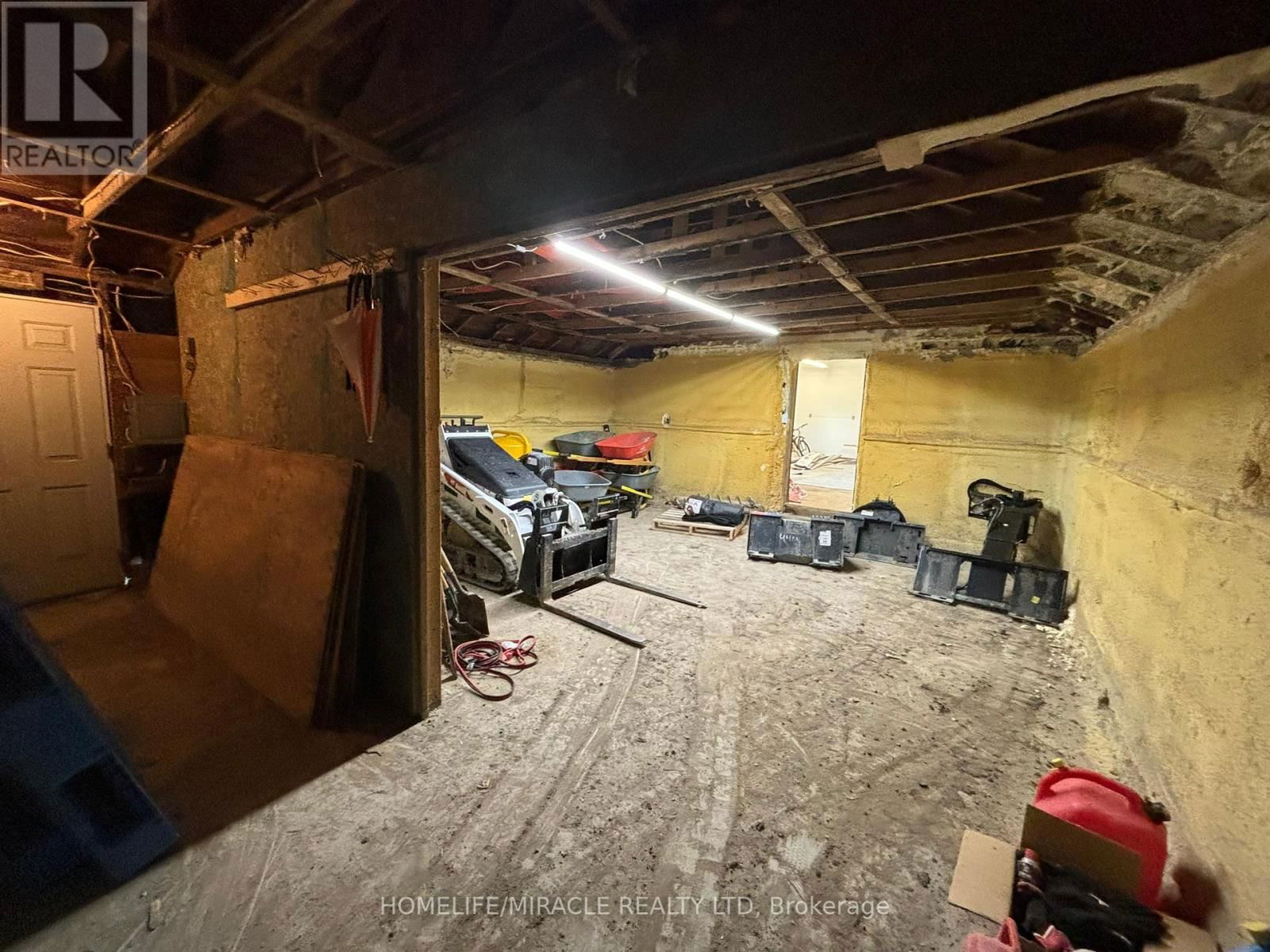 1047 PARKINSON ROAD NORTH Image 13