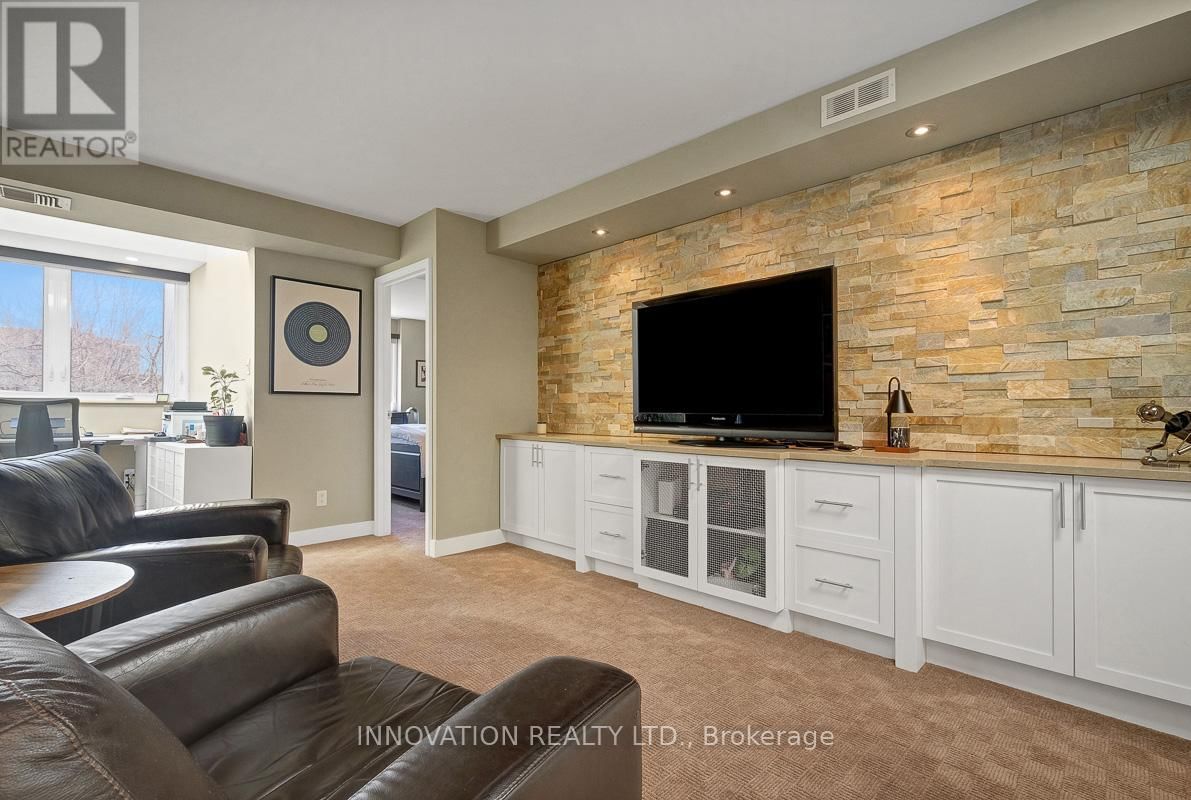 2C - 150 WAVERLEY STREET Image 25