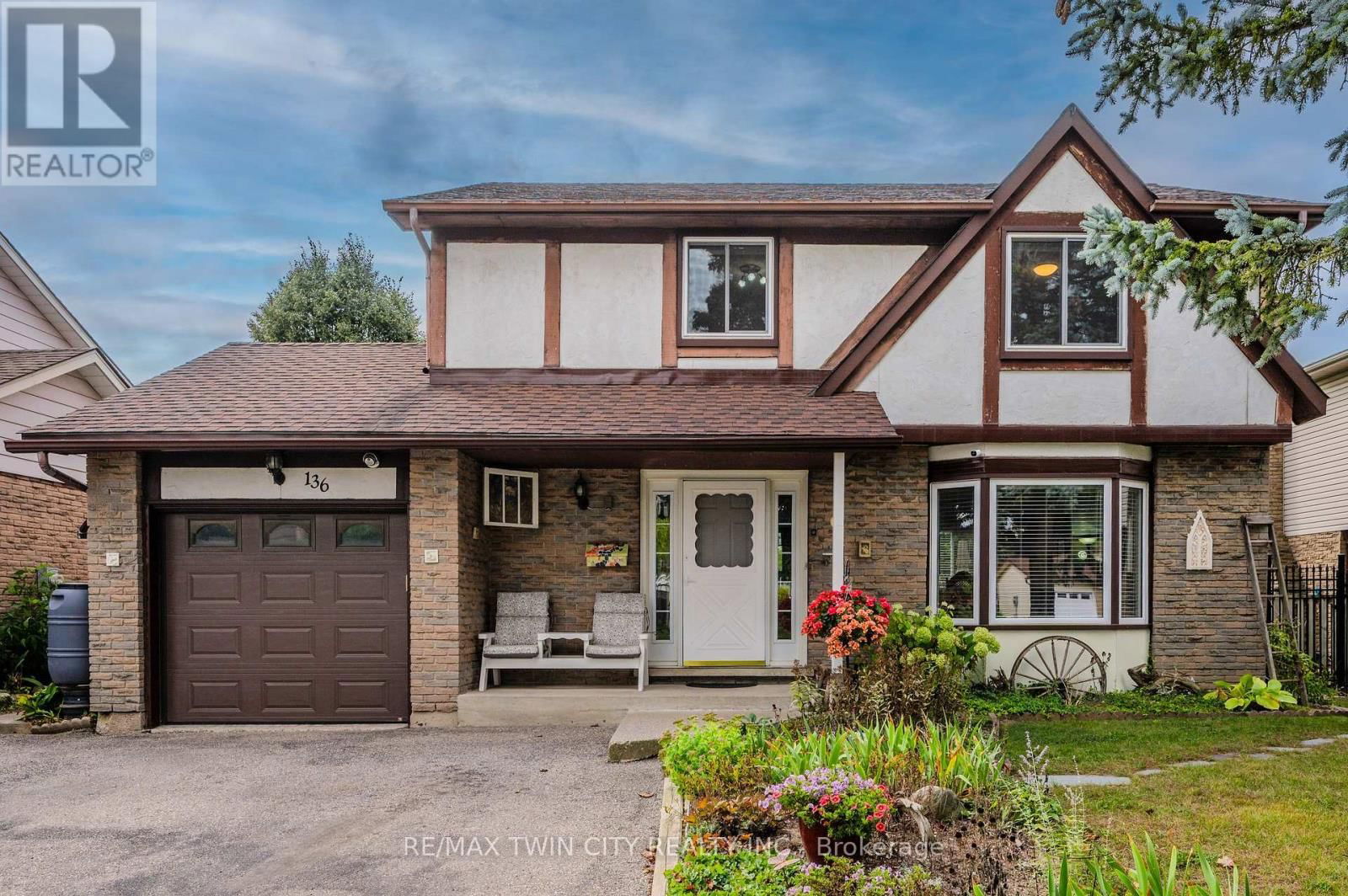 136 ST JEROME CRESCENT Image 1