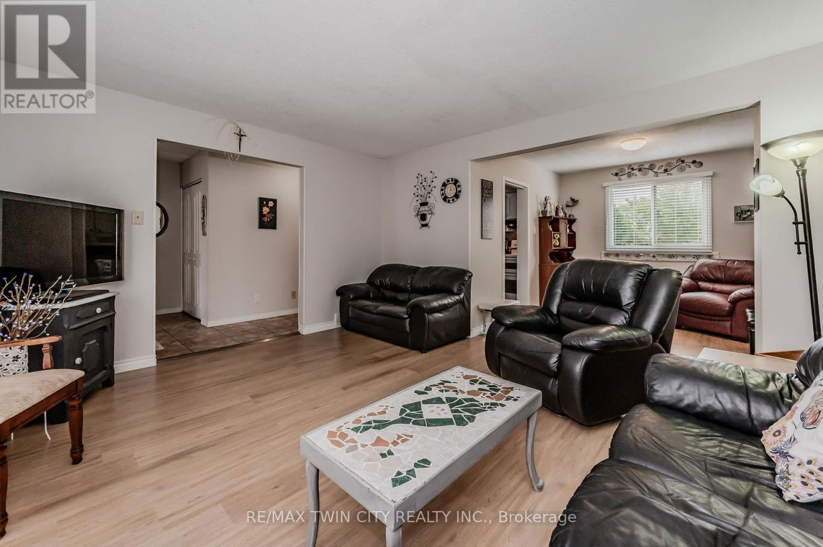 136 ST JEROME CRESCENT Image 10