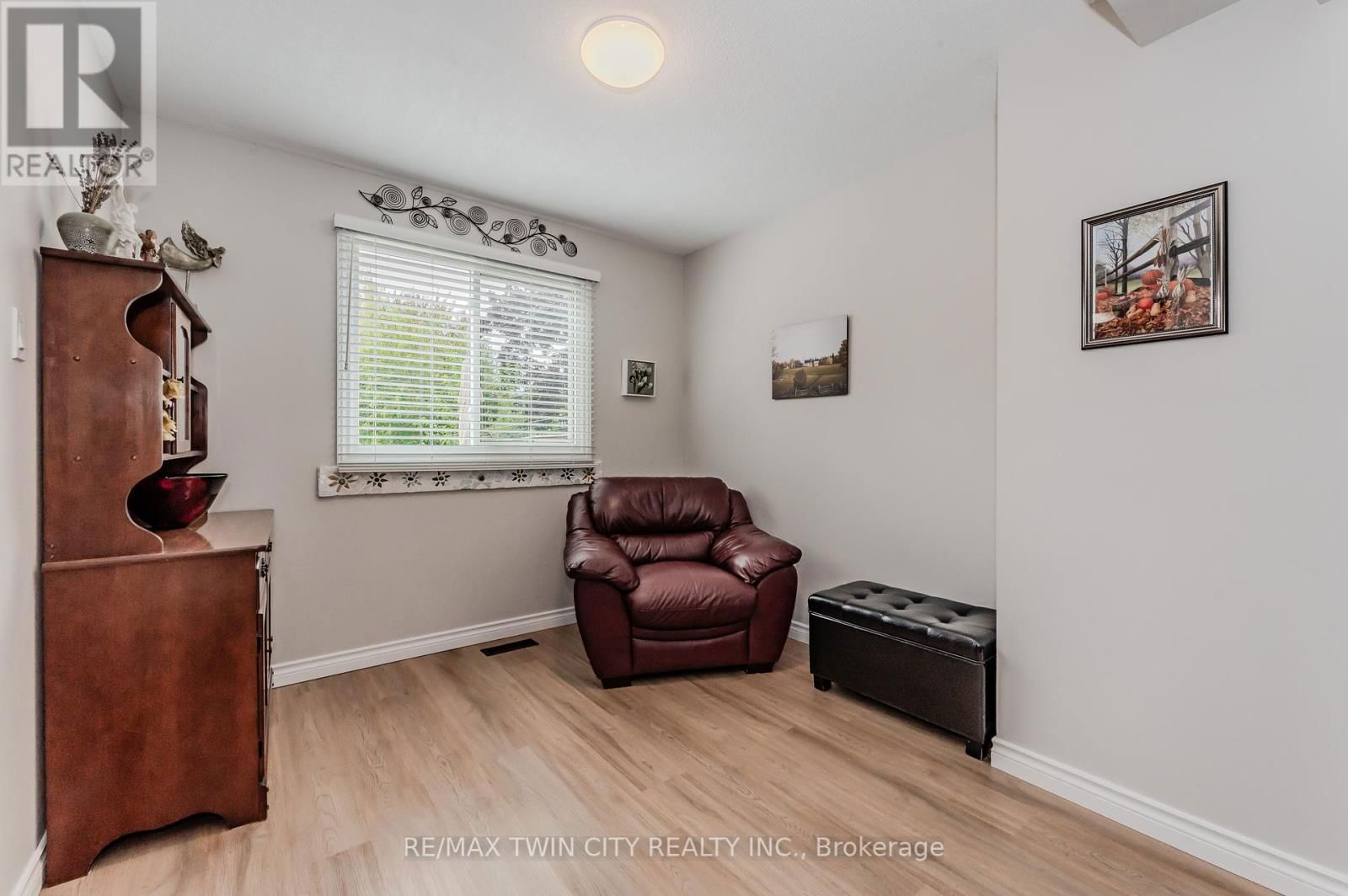 136 ST JEROME CRESCENT Image 11