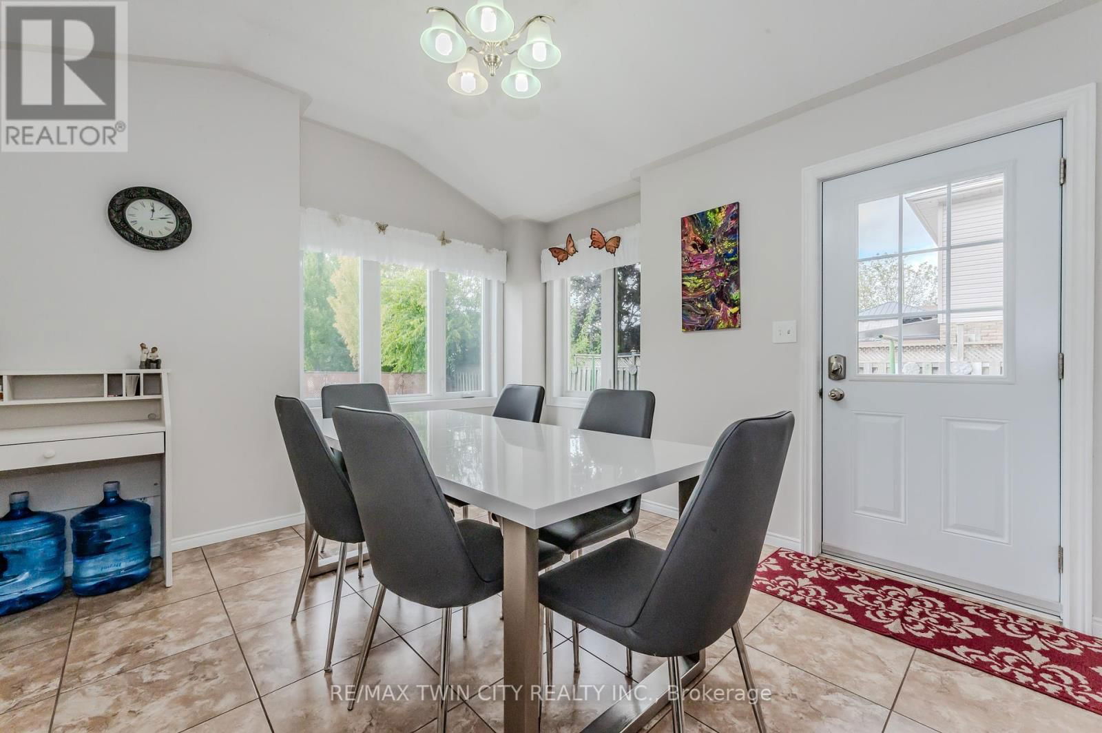 136 ST JEROME CRESCENT Image 12