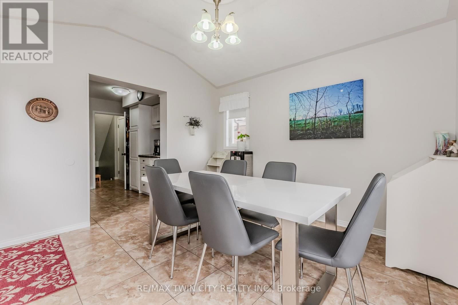 136 ST JEROME CRESCENT Image 13