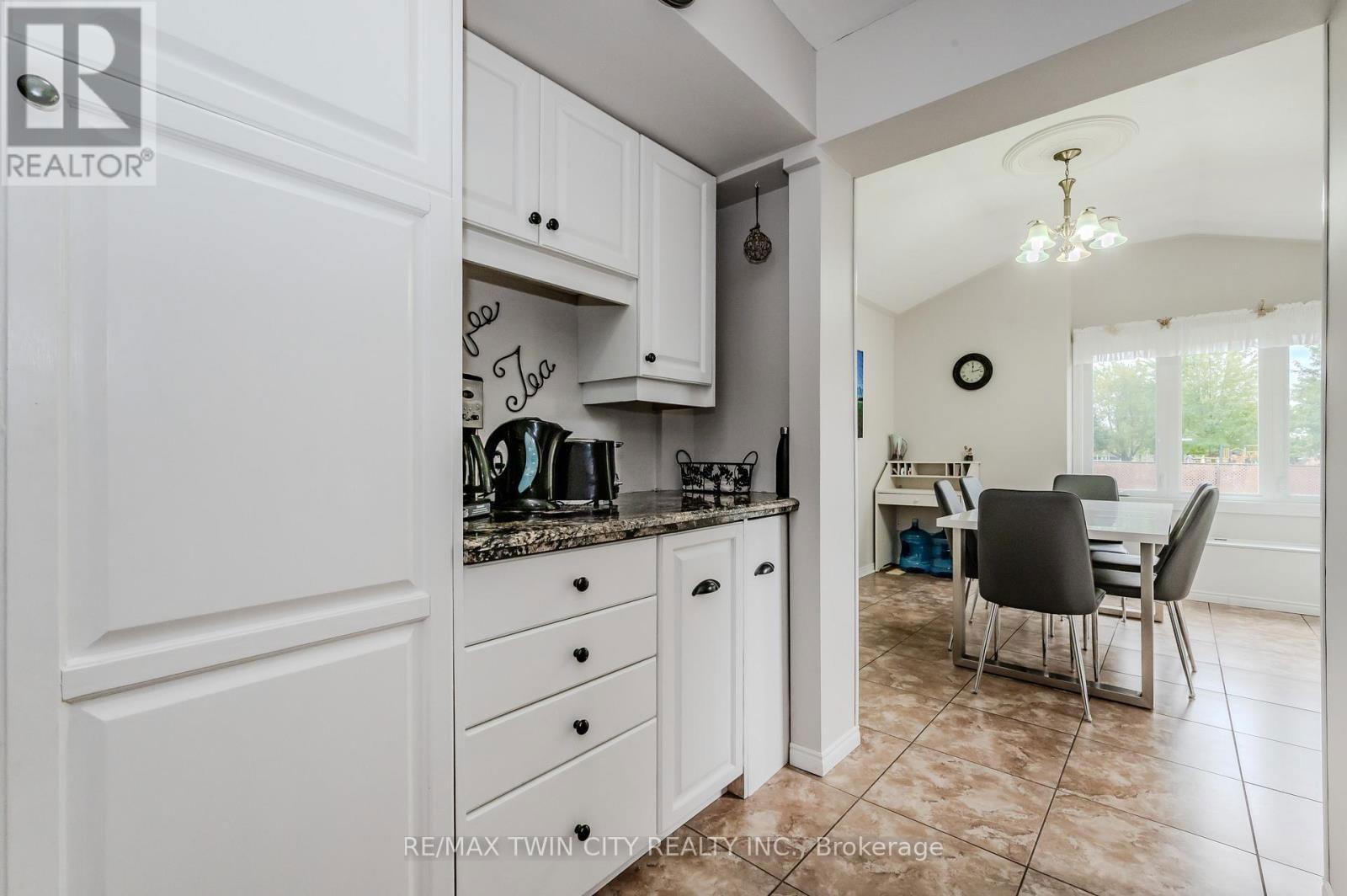 136 ST JEROME CRESCENT Image 14