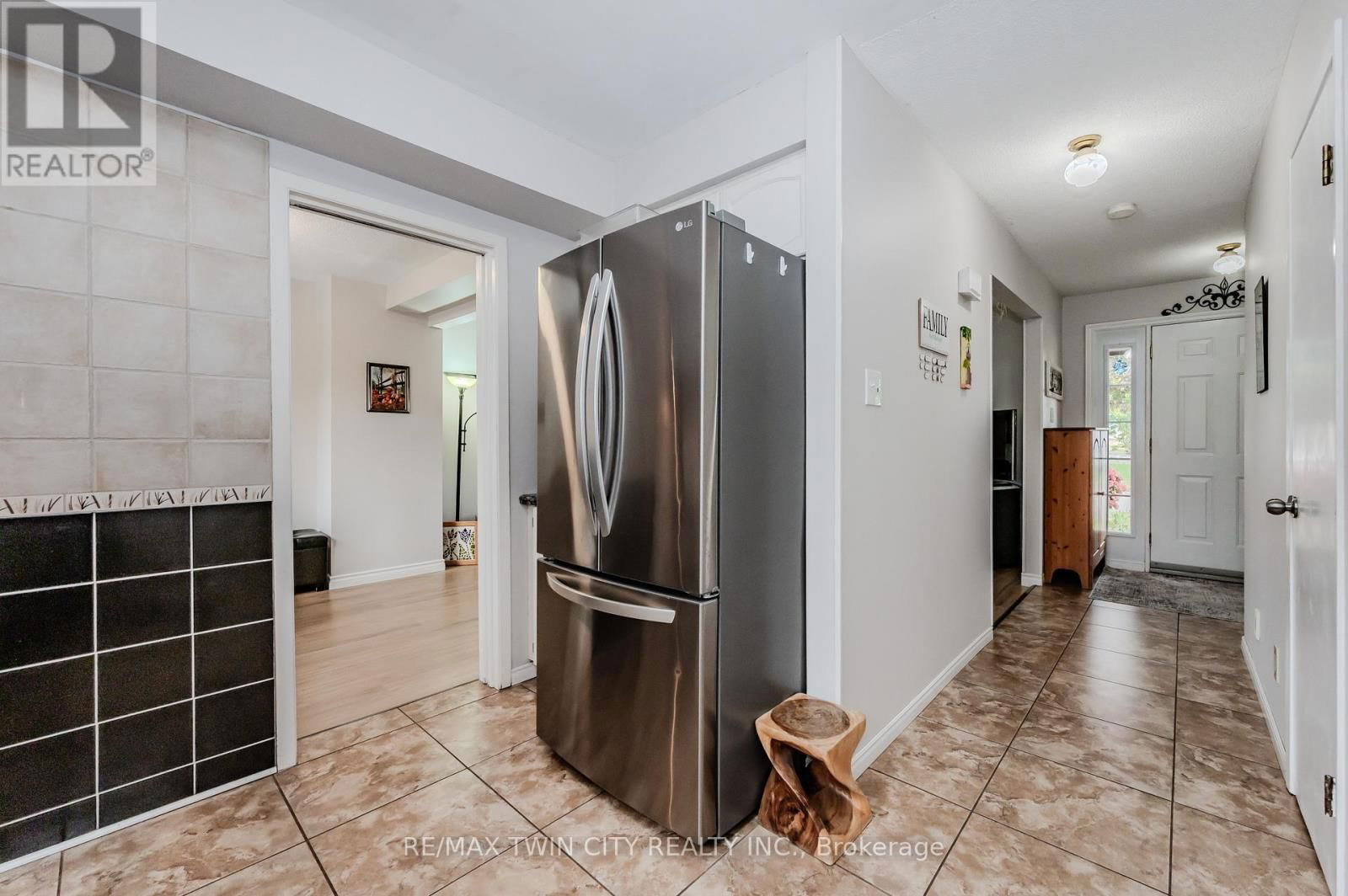 136 ST JEROME CRESCENT Image 18