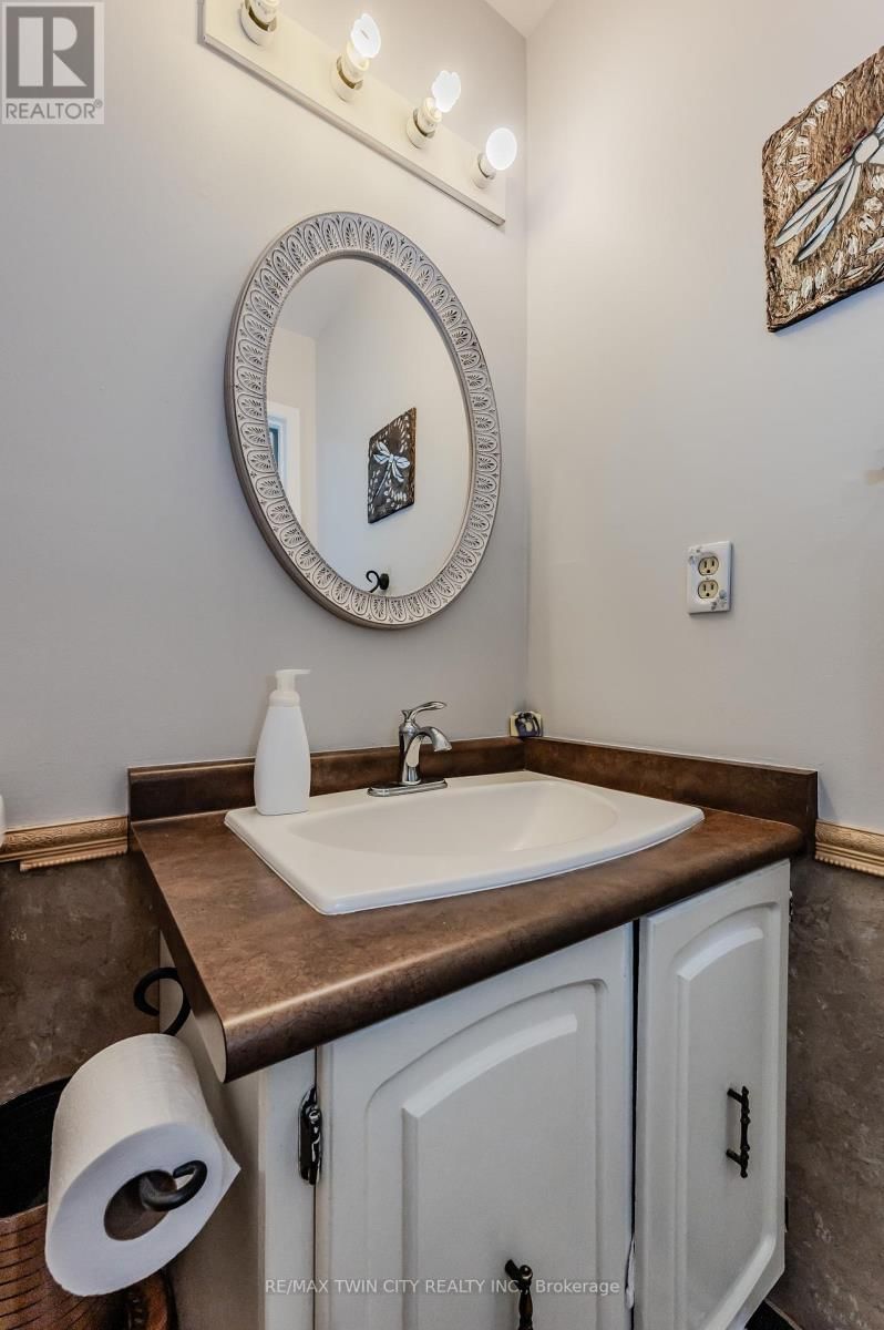 136 ST JEROME CRESCENT Image 20
