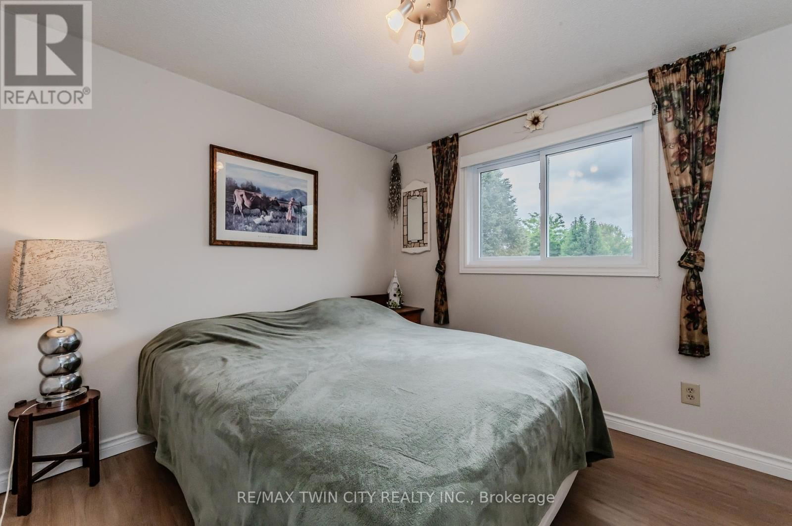 136 ST JEROME CRESCENT Image 21