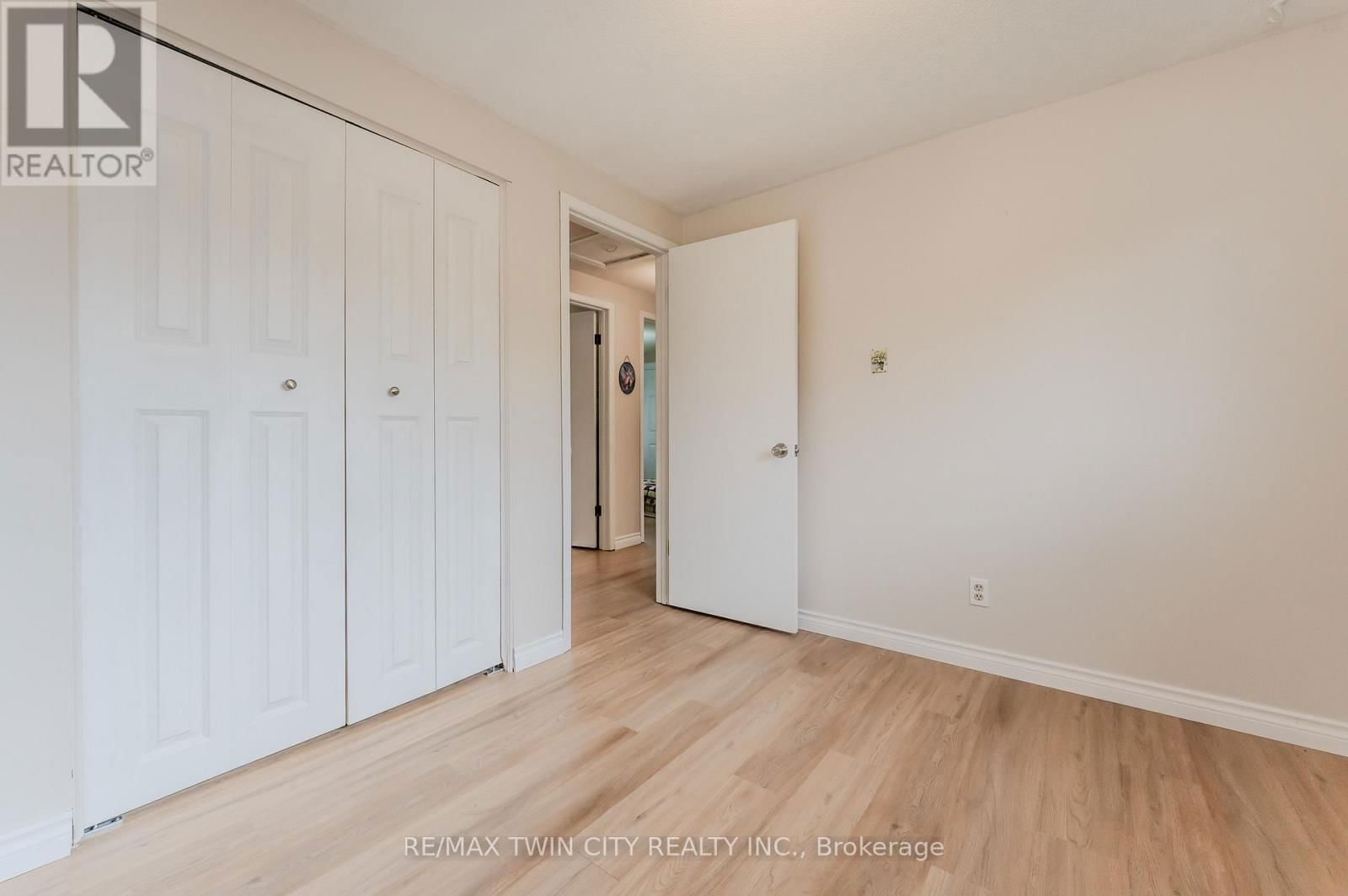 136 ST JEROME CRESCENT Image 26
