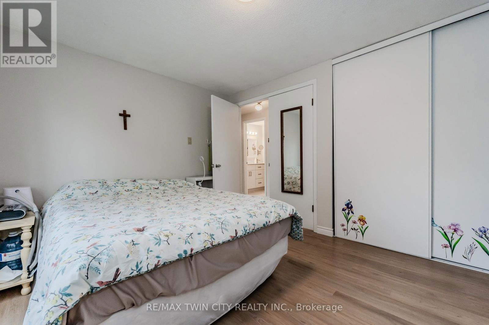 136 ST JEROME CRESCENT Image 28