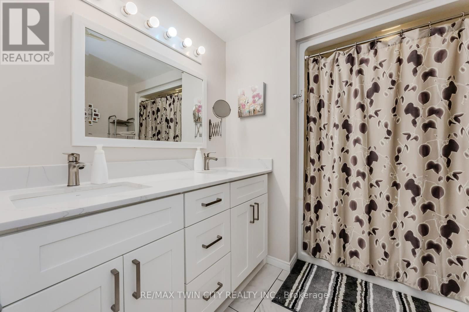 136 ST JEROME CRESCENT Image 29