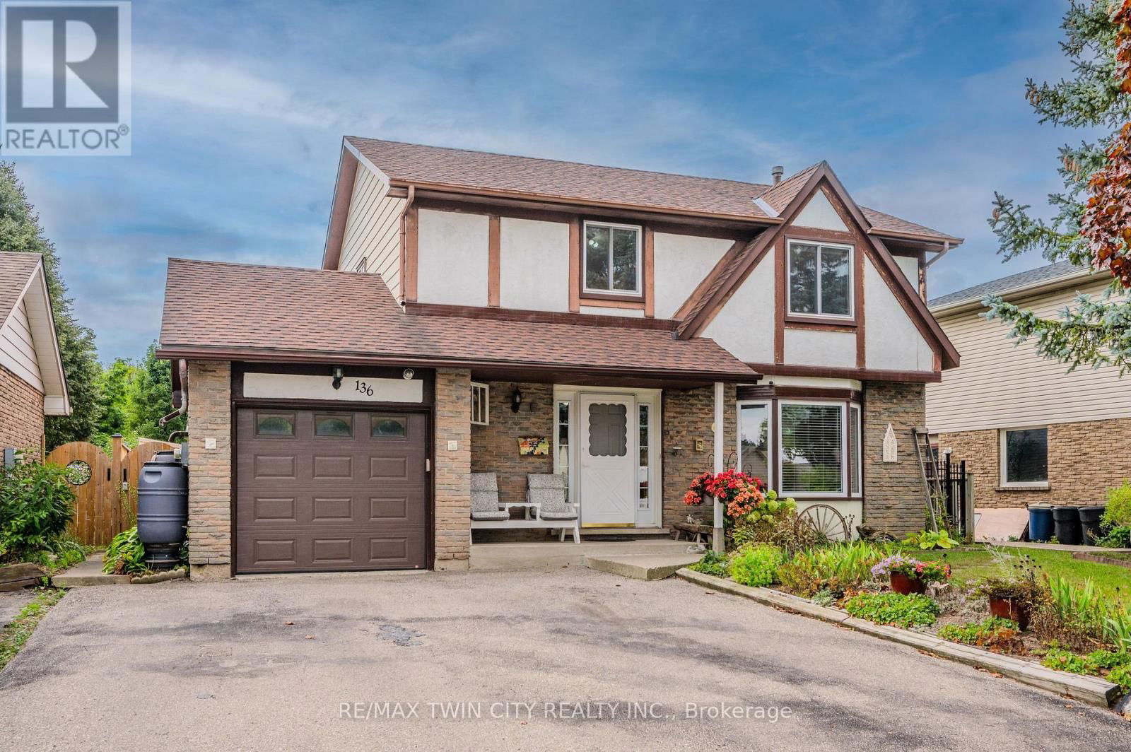 136 ST JEROME CRESCENT Image 3