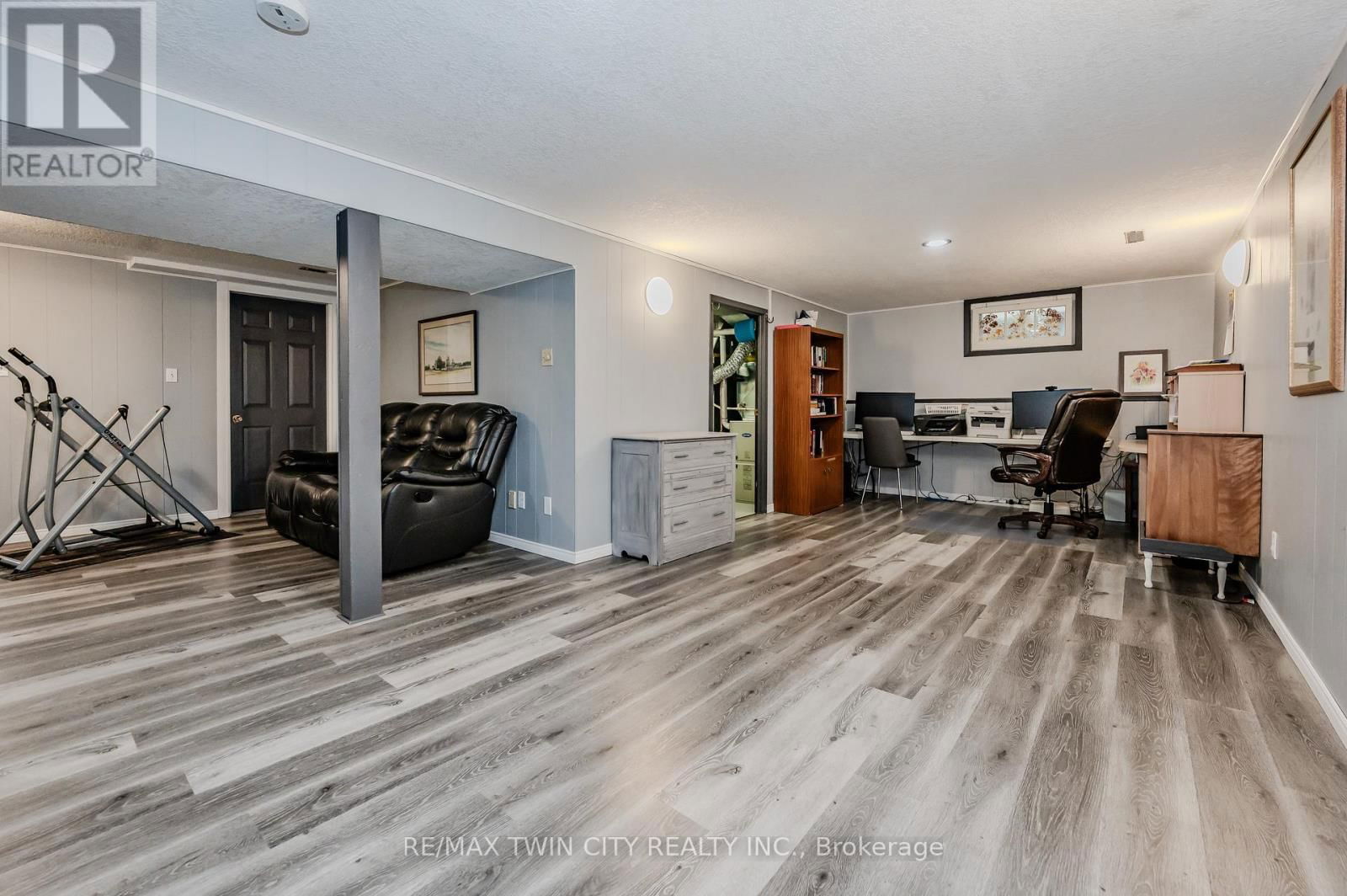 136 ST JEROME CRESCENT Image 30