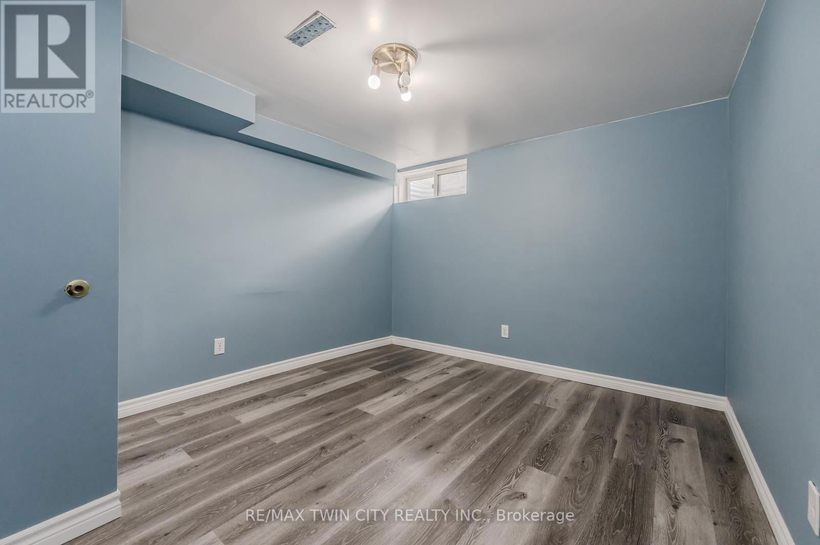 136 ST JEROME CRESCENT Image 34