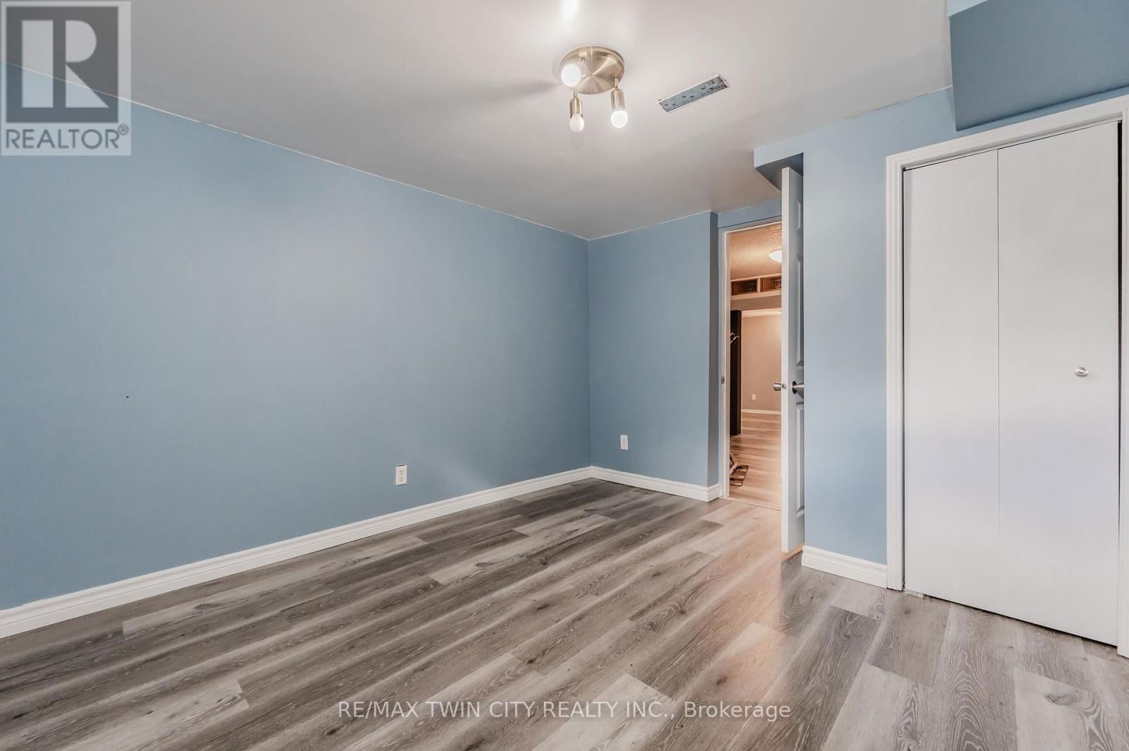 136 ST JEROME CRESCENT Image 35