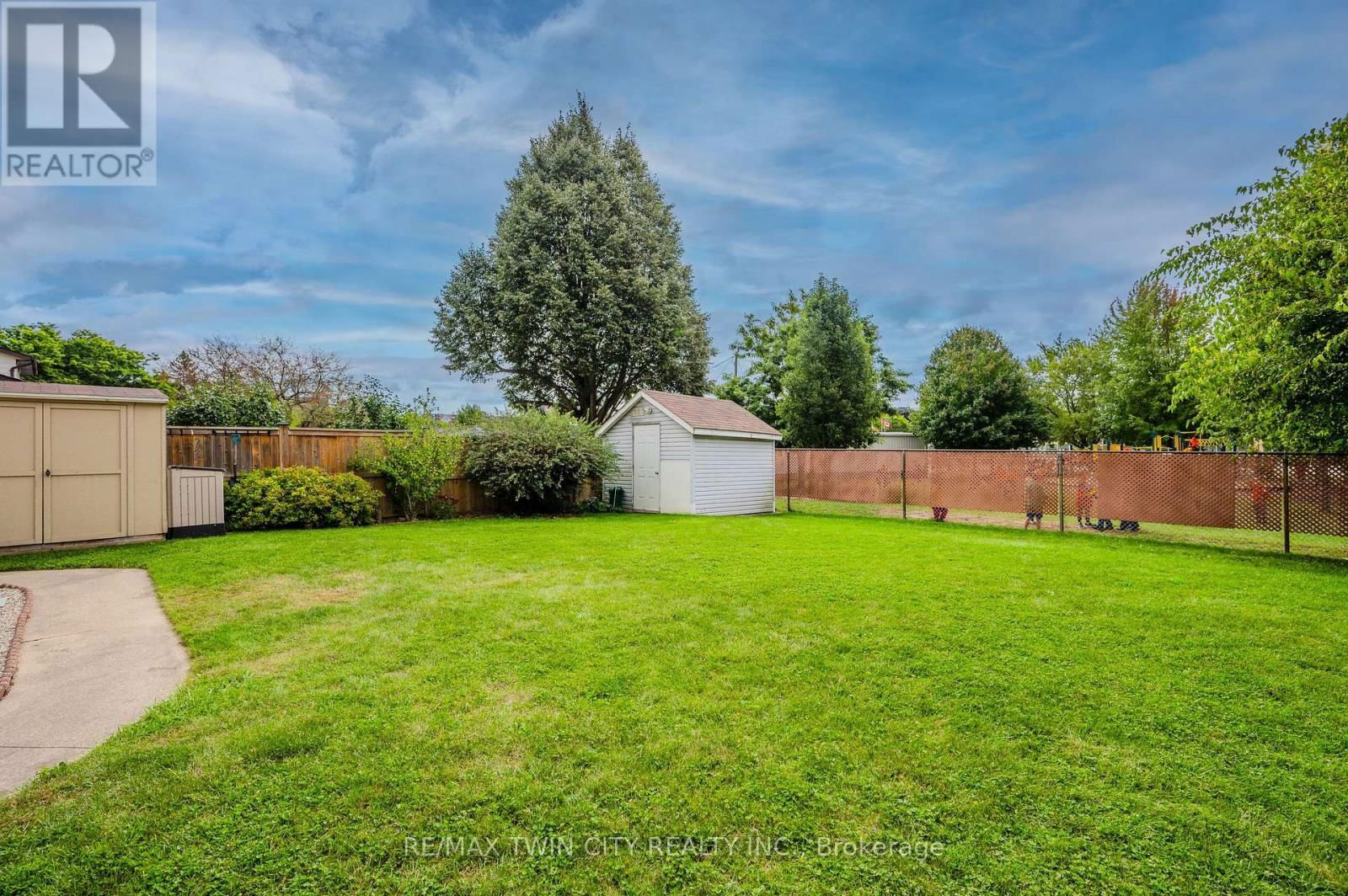 136 ST JEROME CRESCENT Image 39