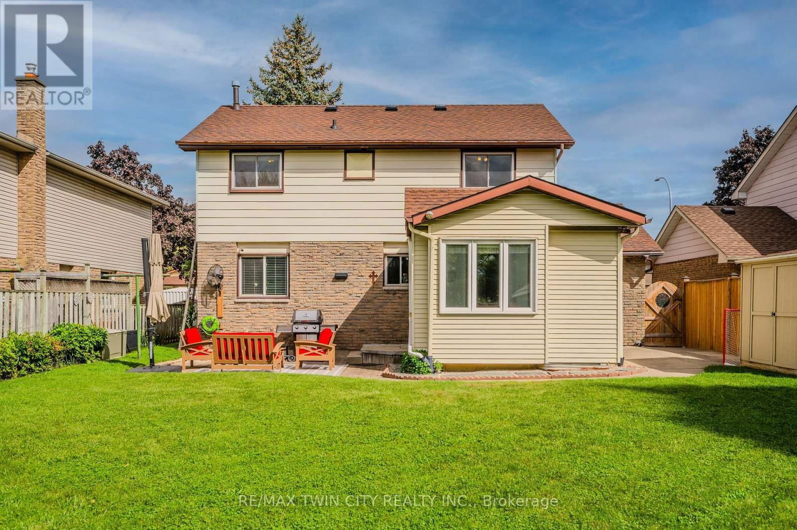 136 ST JEROME CRESCENT Image 43