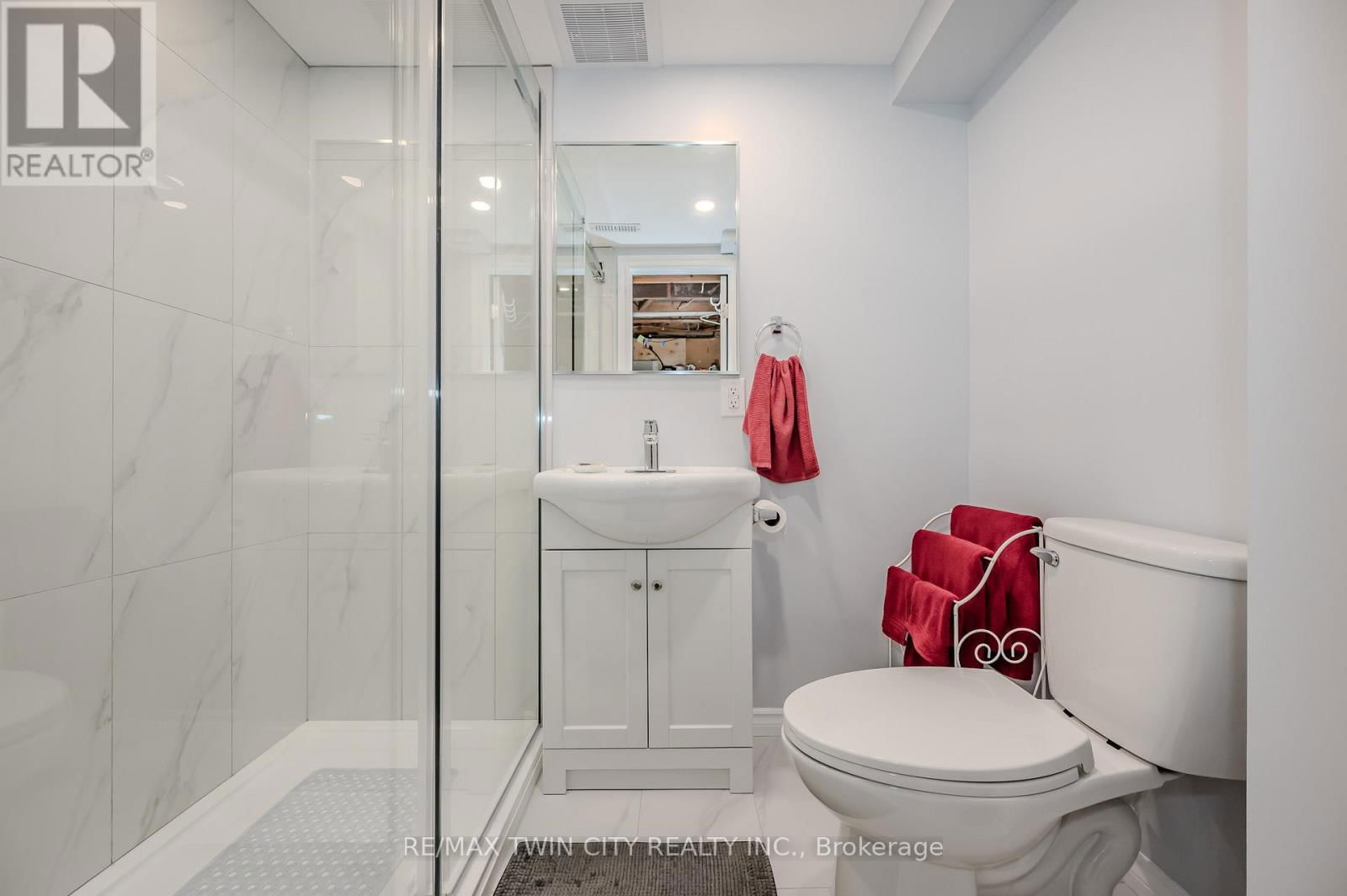 136 ST JEROME CRESCENT Image 44