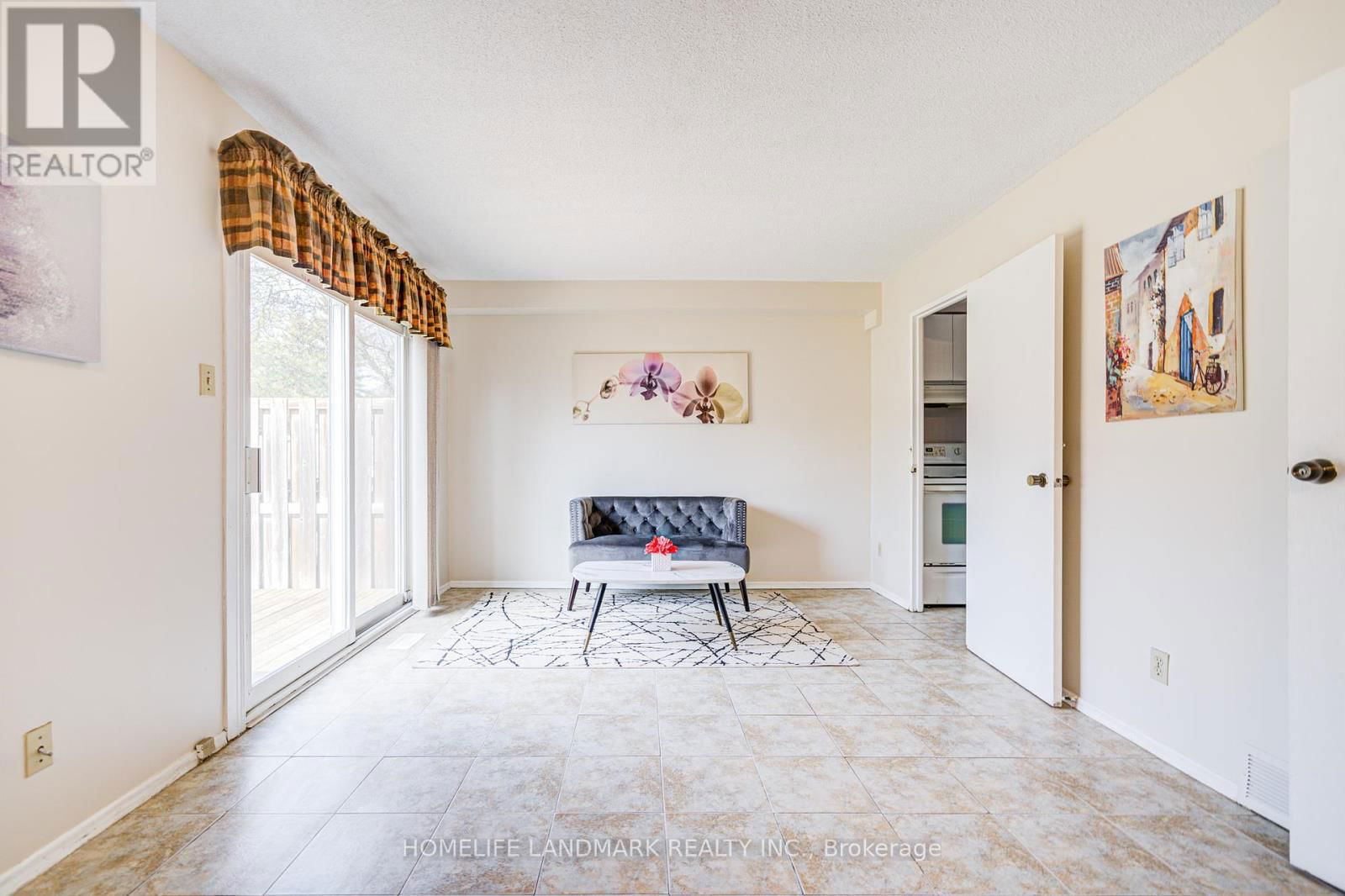2 - 401 KEATS WAY Image 19