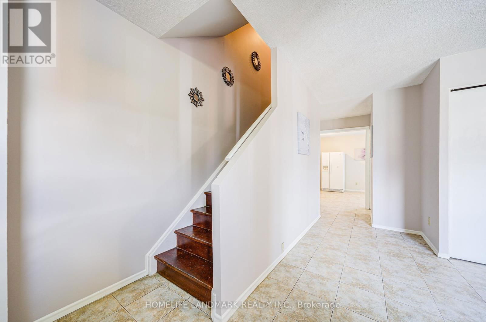 2 - 401 KEATS WAY Image 6