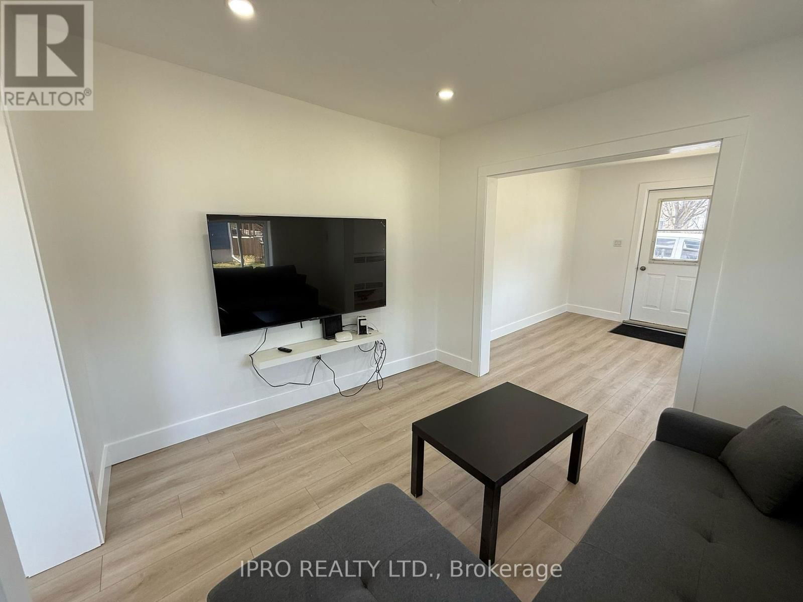 2042-44 DUNDAS STREET Image 6