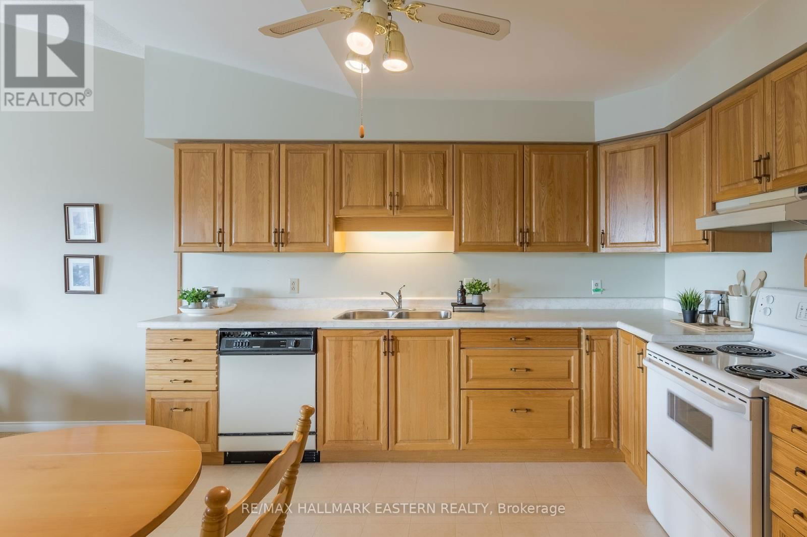 301C - 1099 CLONSILLA AVENUE Image 10