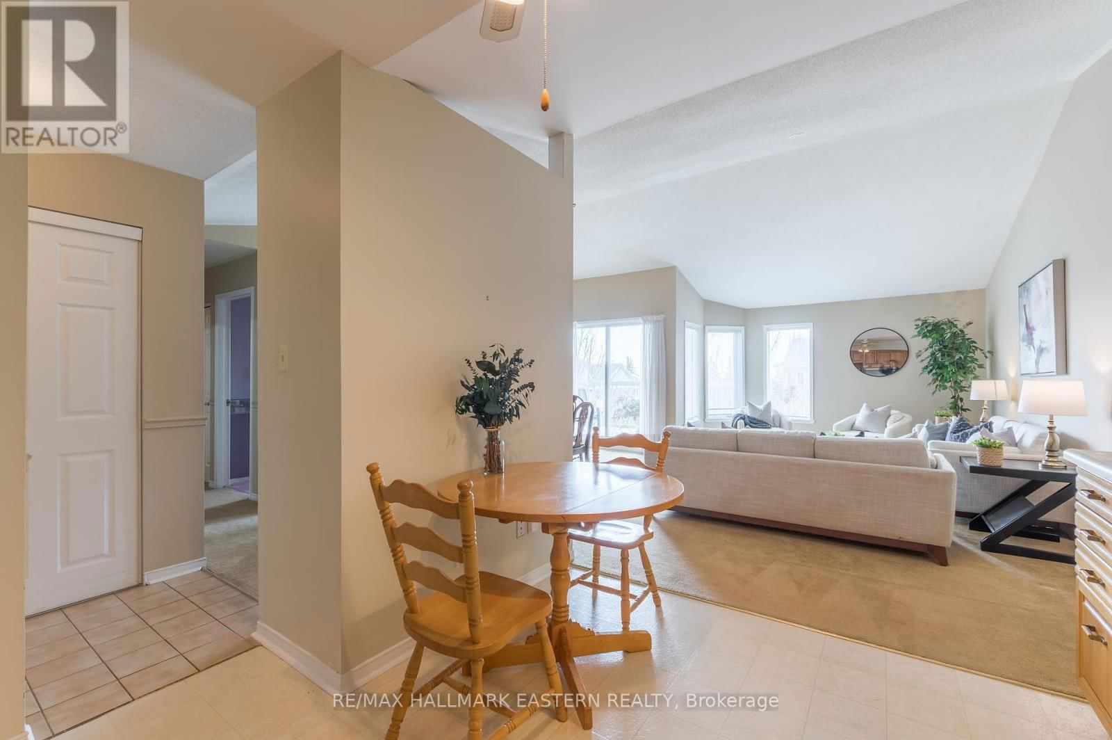 301C - 1099 CLONSILLA AVENUE Image 11