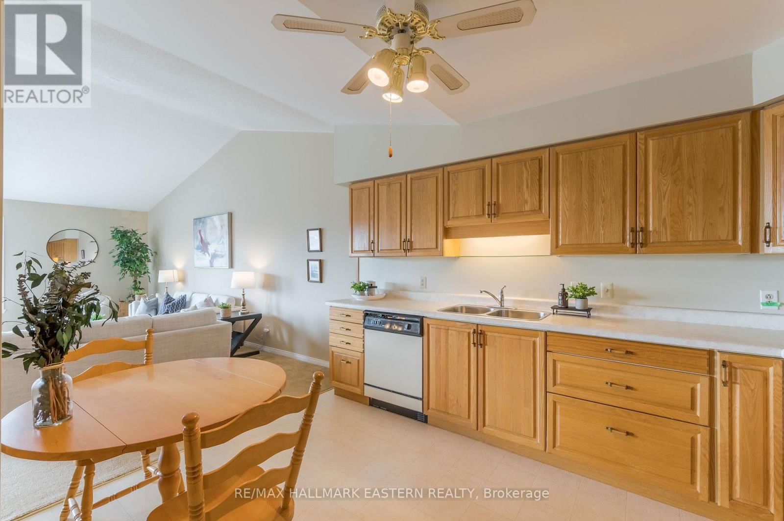 301C - 1099 CLONSILLA AVENUE Image 12