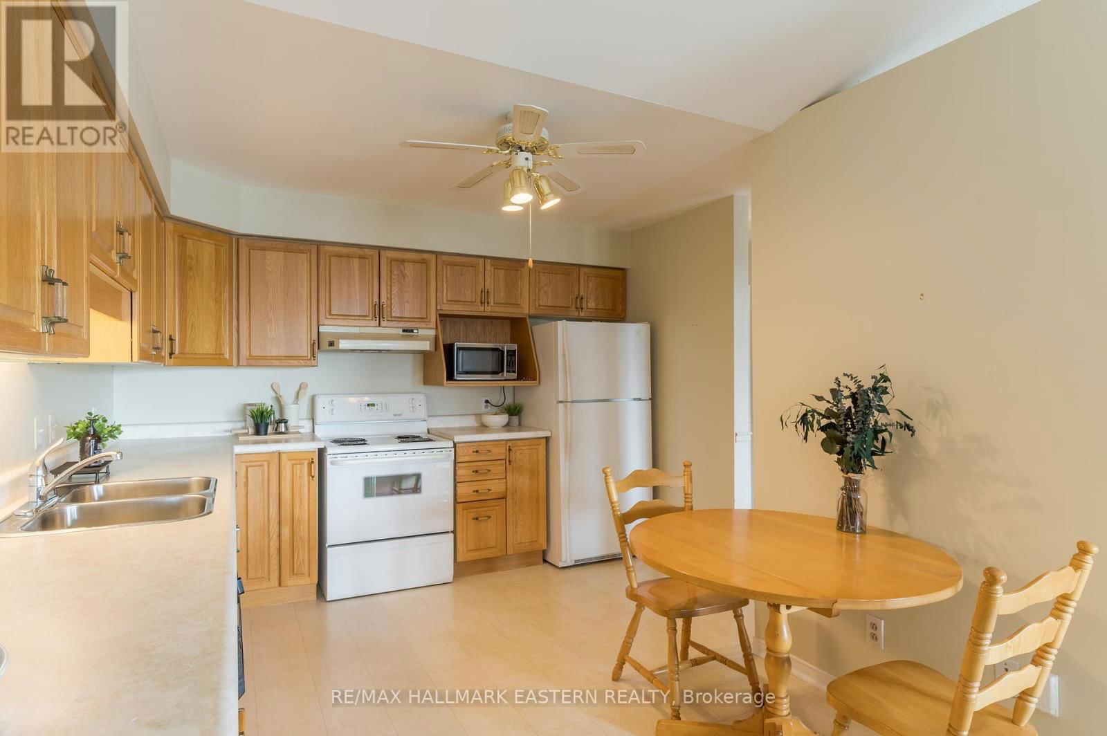301C - 1099 CLONSILLA AVENUE Image 13