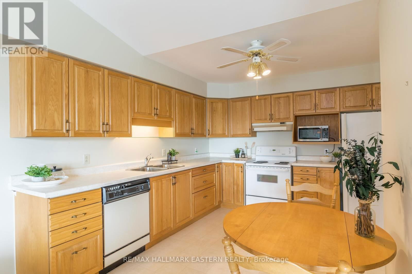301C - 1099 CLONSILLA AVENUE Image 14
