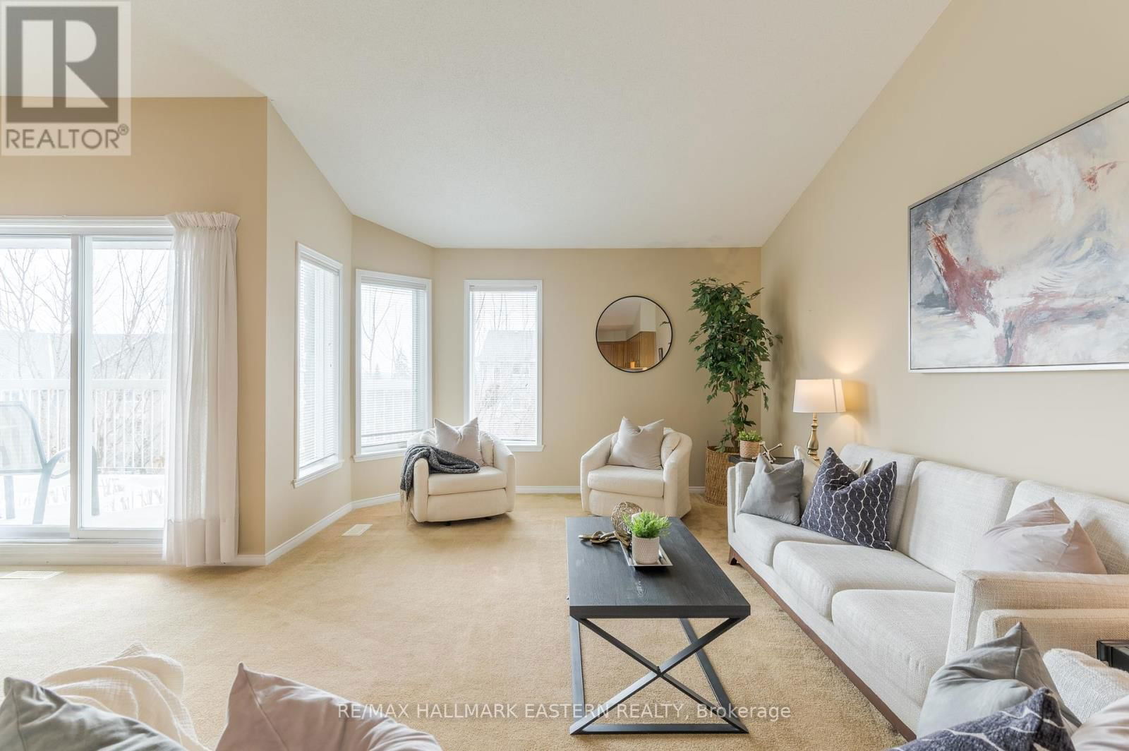 301C - 1099 CLONSILLA AVENUE Image 16