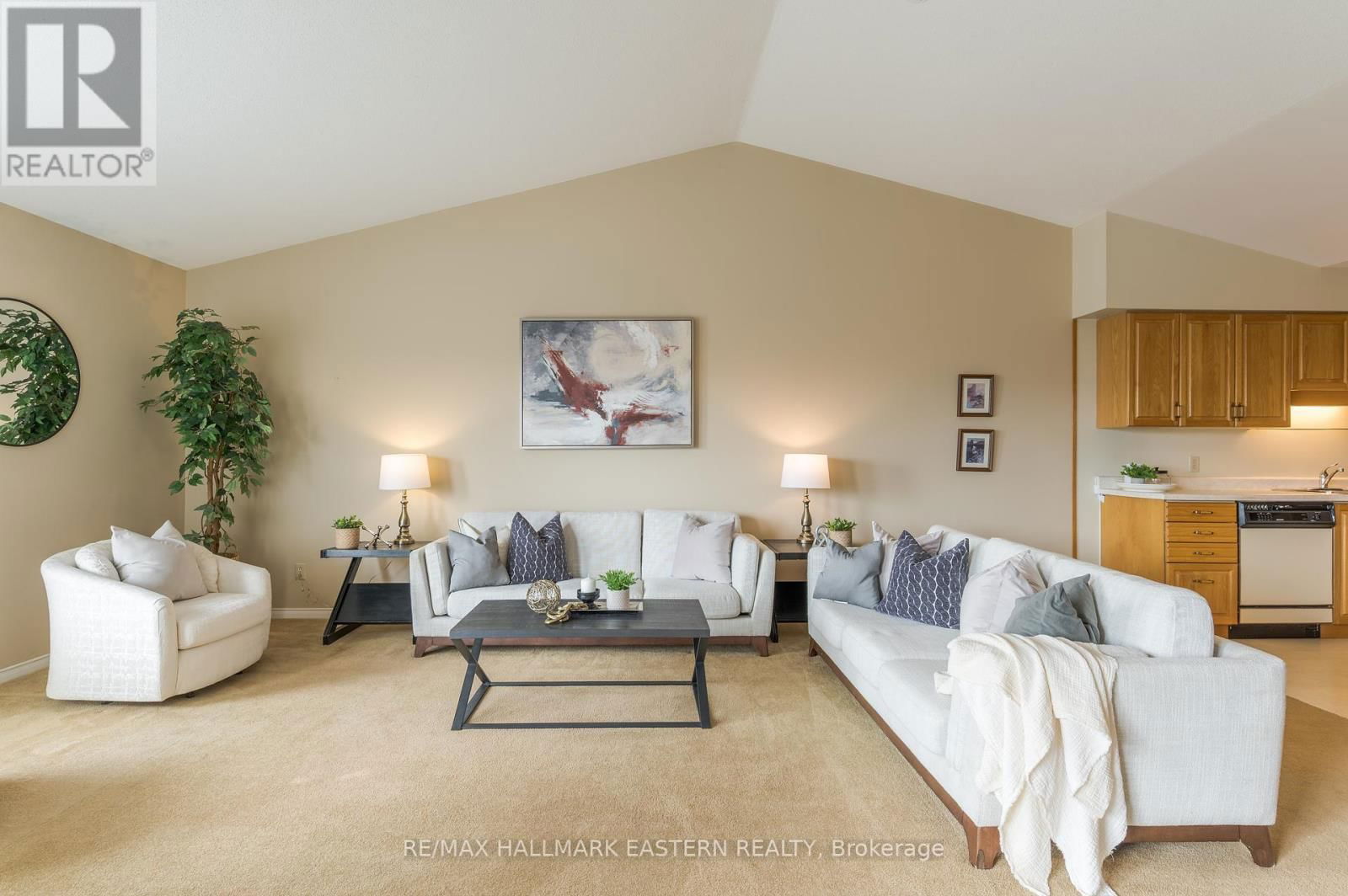 301C - 1099 CLONSILLA AVENUE Image 17
