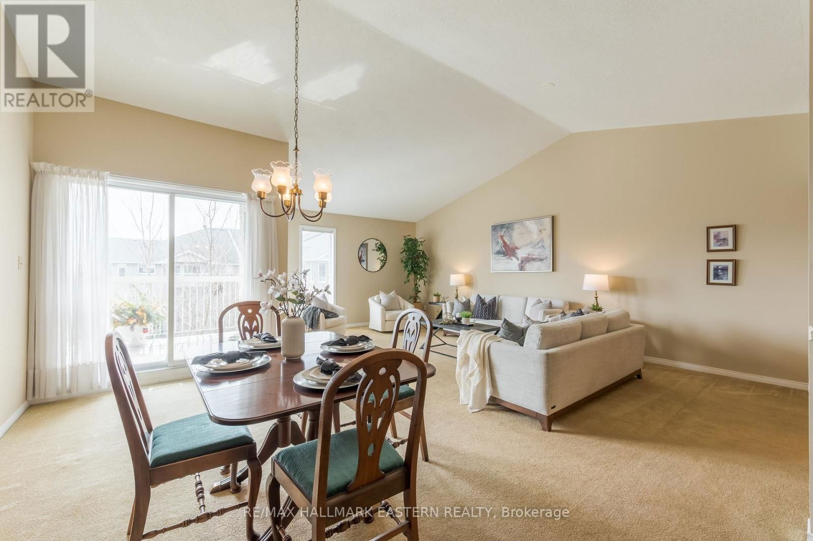 301C - 1099 CLONSILLA AVENUE Image 19