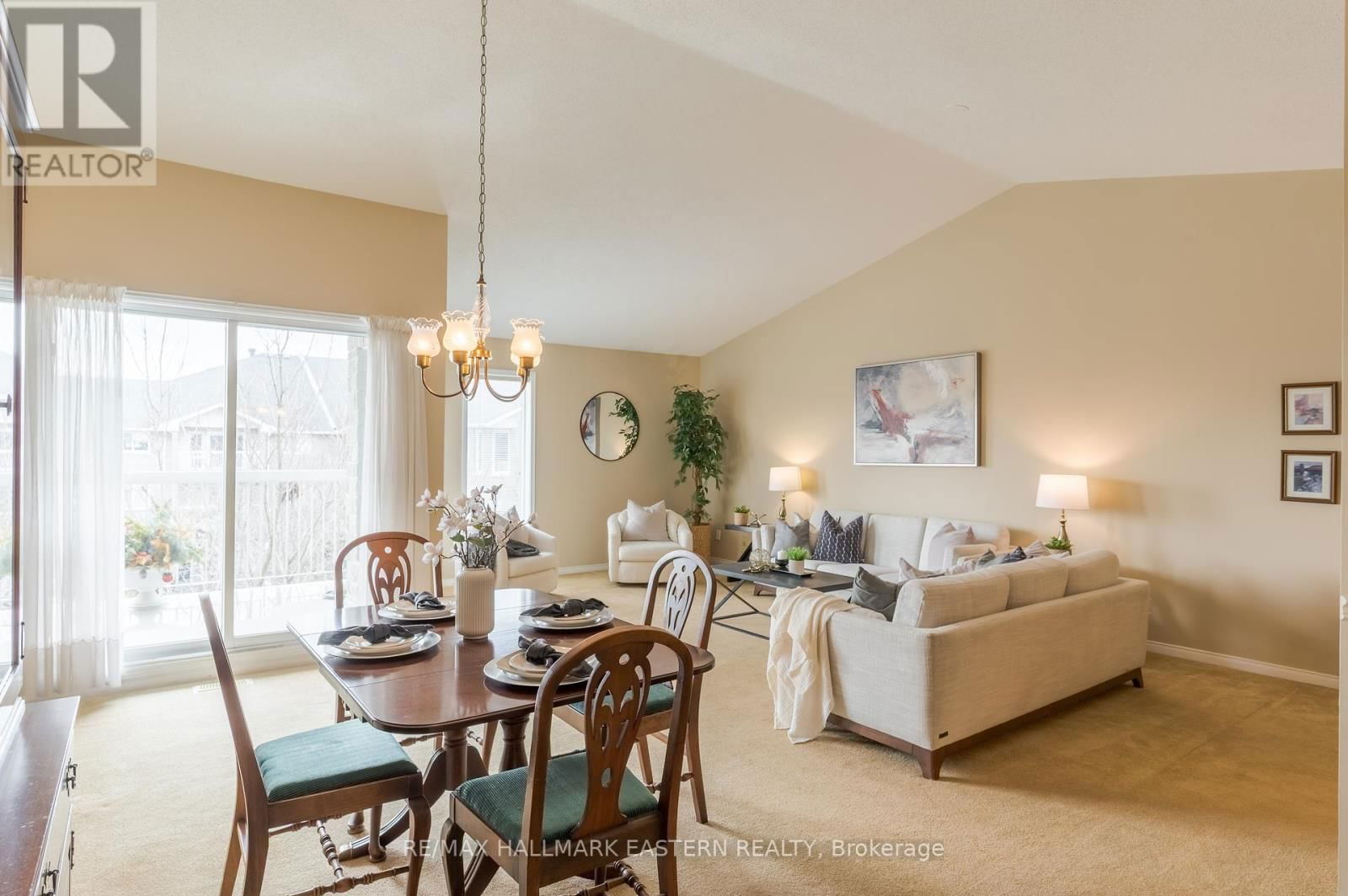 301C - 1099 CLONSILLA AVENUE Image 21