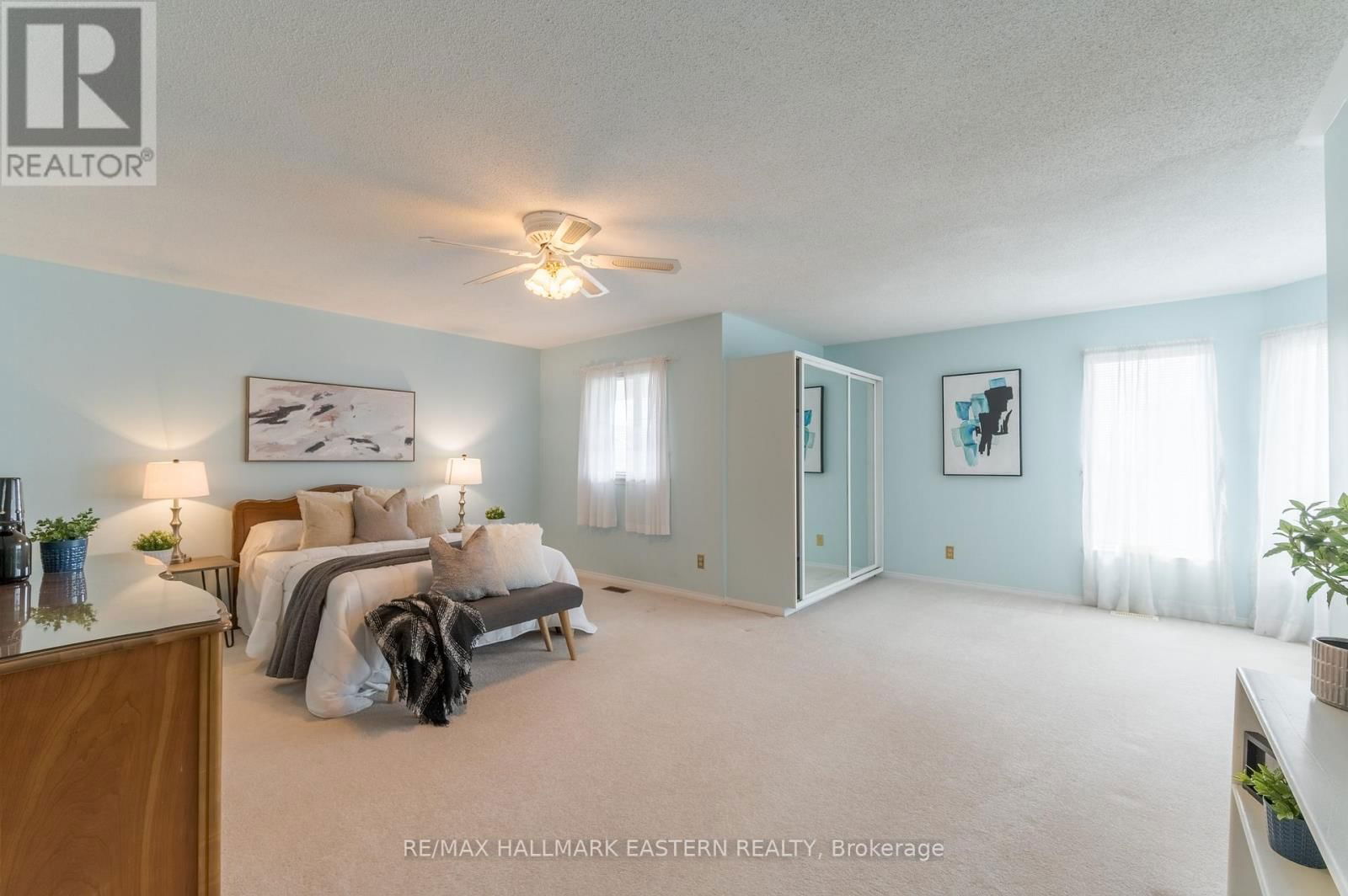 301C - 1099 CLONSILLA AVENUE Image 23