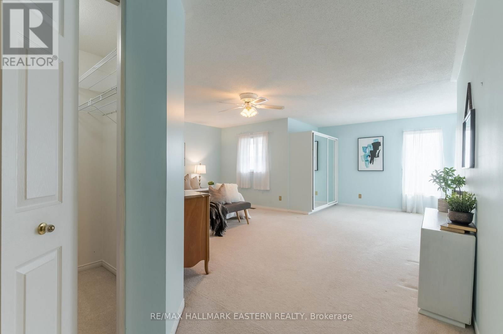 301C - 1099 CLONSILLA AVENUE Image 24