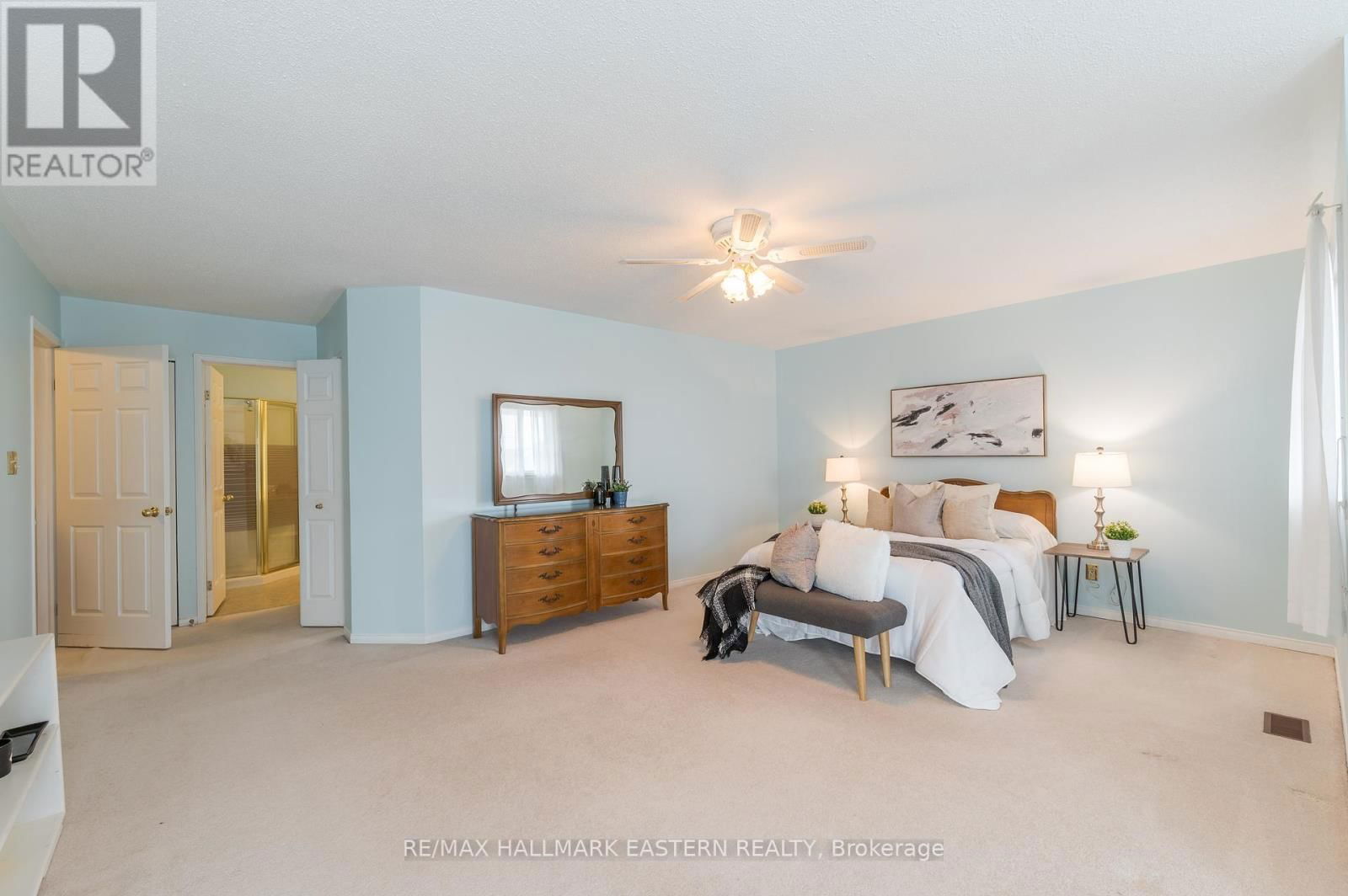 301C - 1099 CLONSILLA AVENUE Image 25