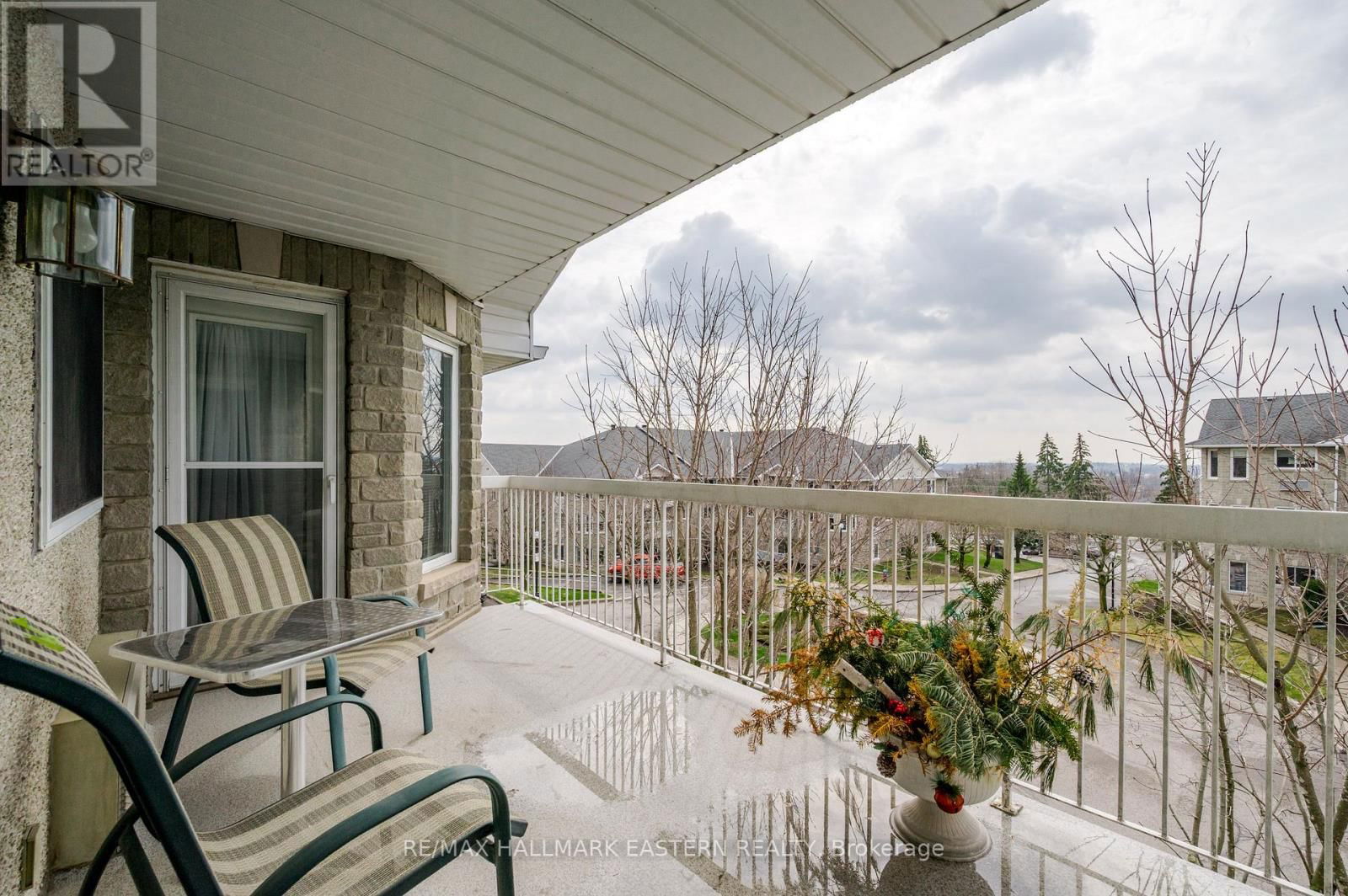 301C - 1099 CLONSILLA AVENUE Image 28