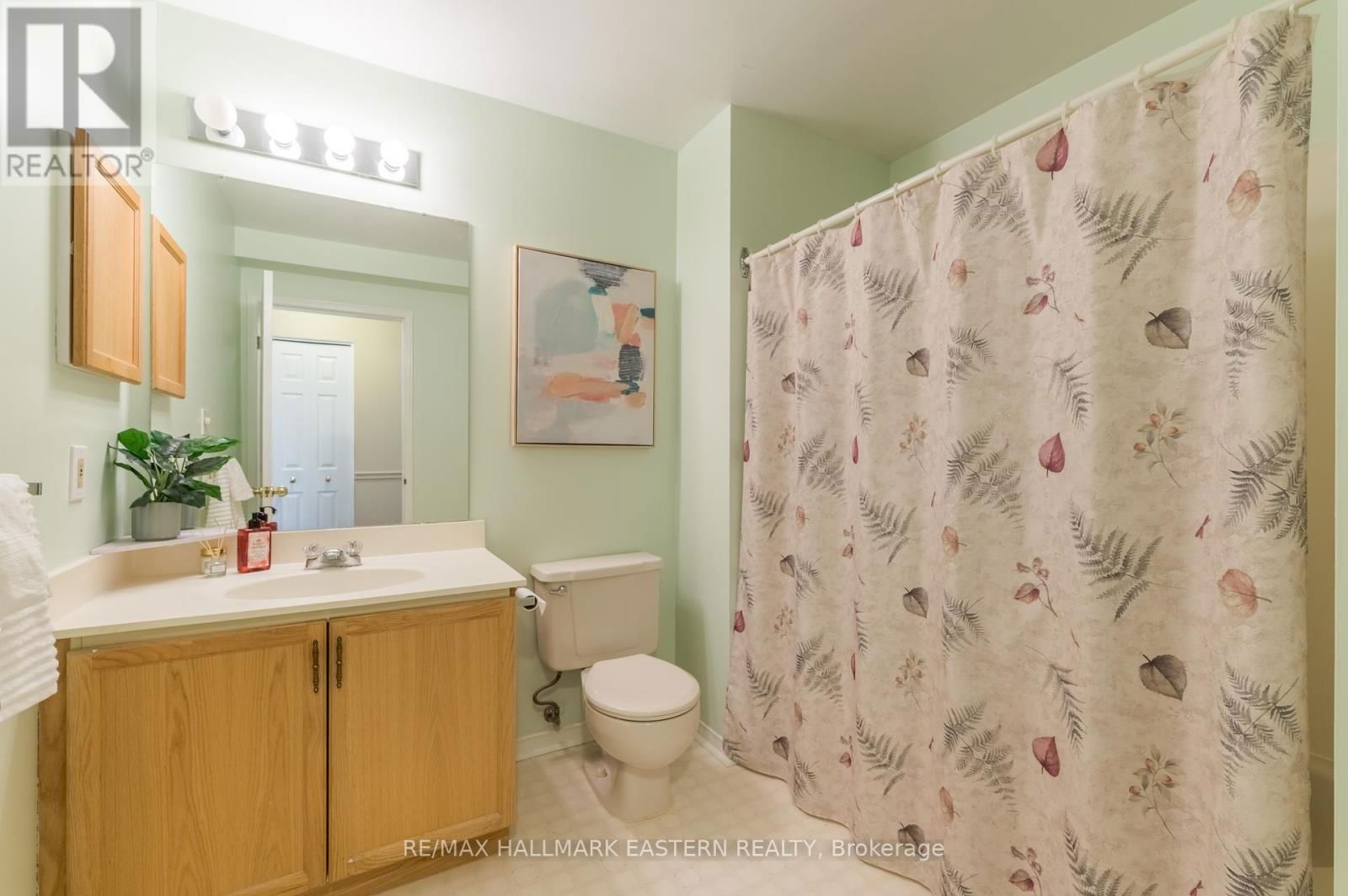 301C - 1099 CLONSILLA AVENUE Image 29
