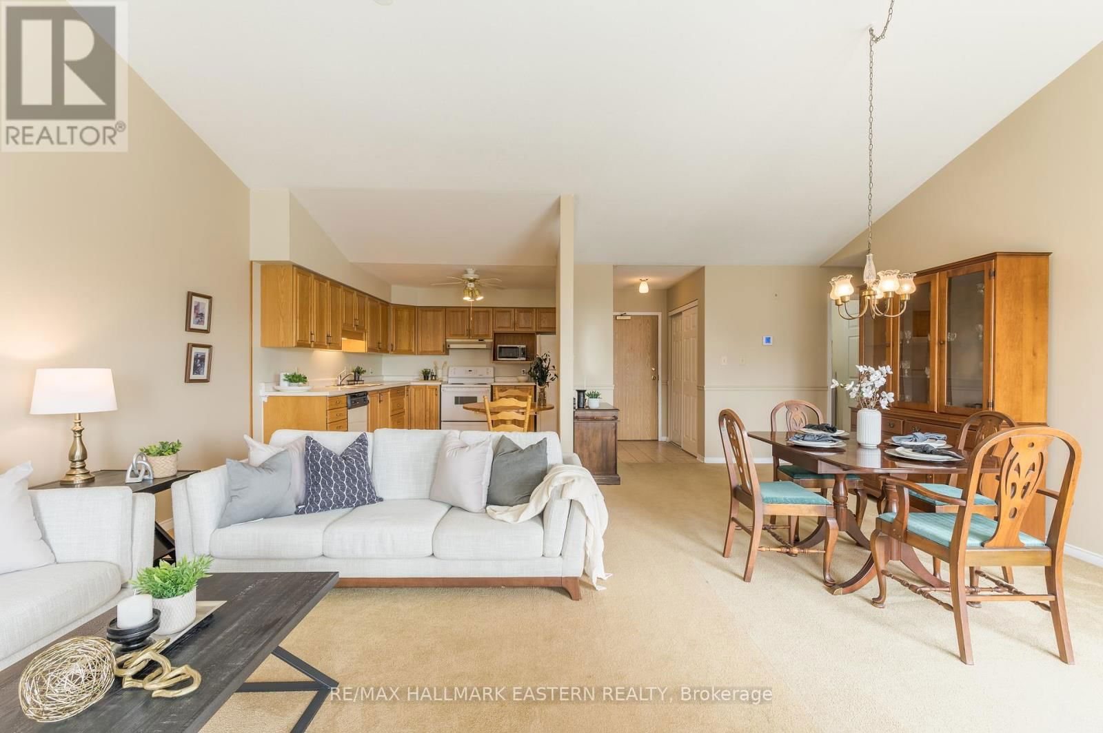 301C - 1099 CLONSILLA AVENUE Image 32