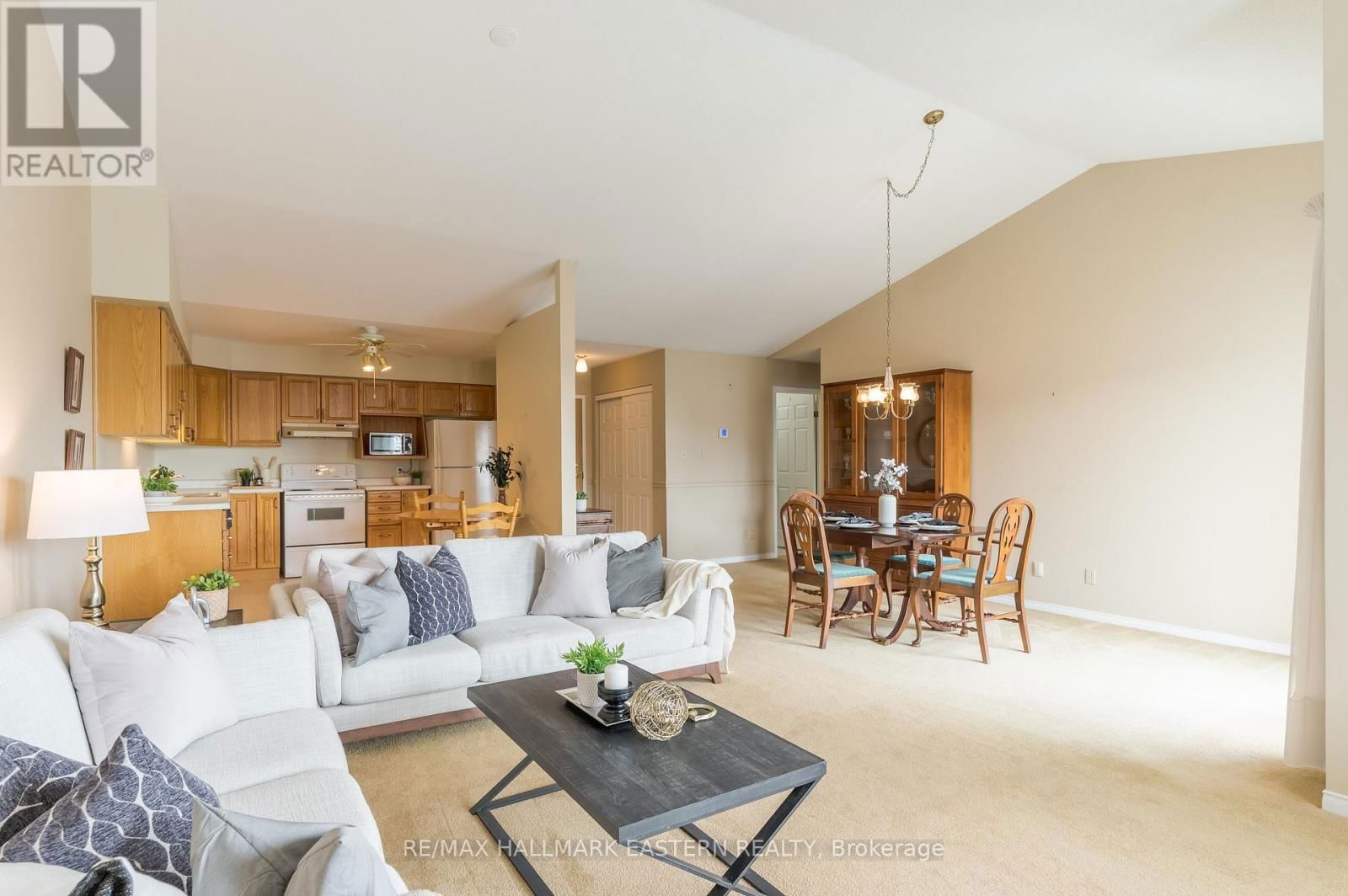 301C - 1099 CLONSILLA AVENUE Image 33