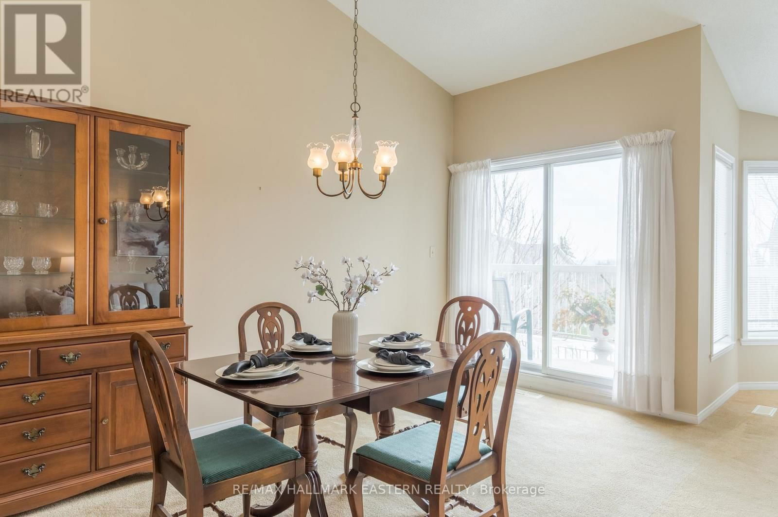 301C - 1099 CLONSILLA AVENUE Image 35