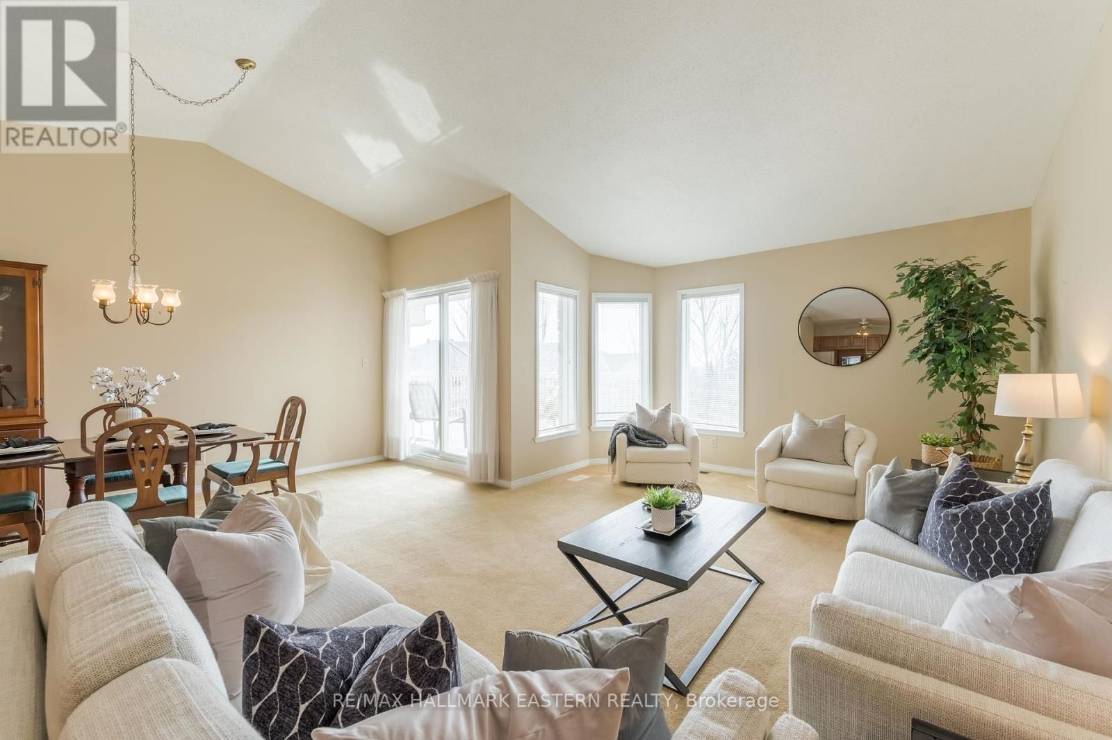 301C - 1099 CLONSILLA AVENUE Image 36