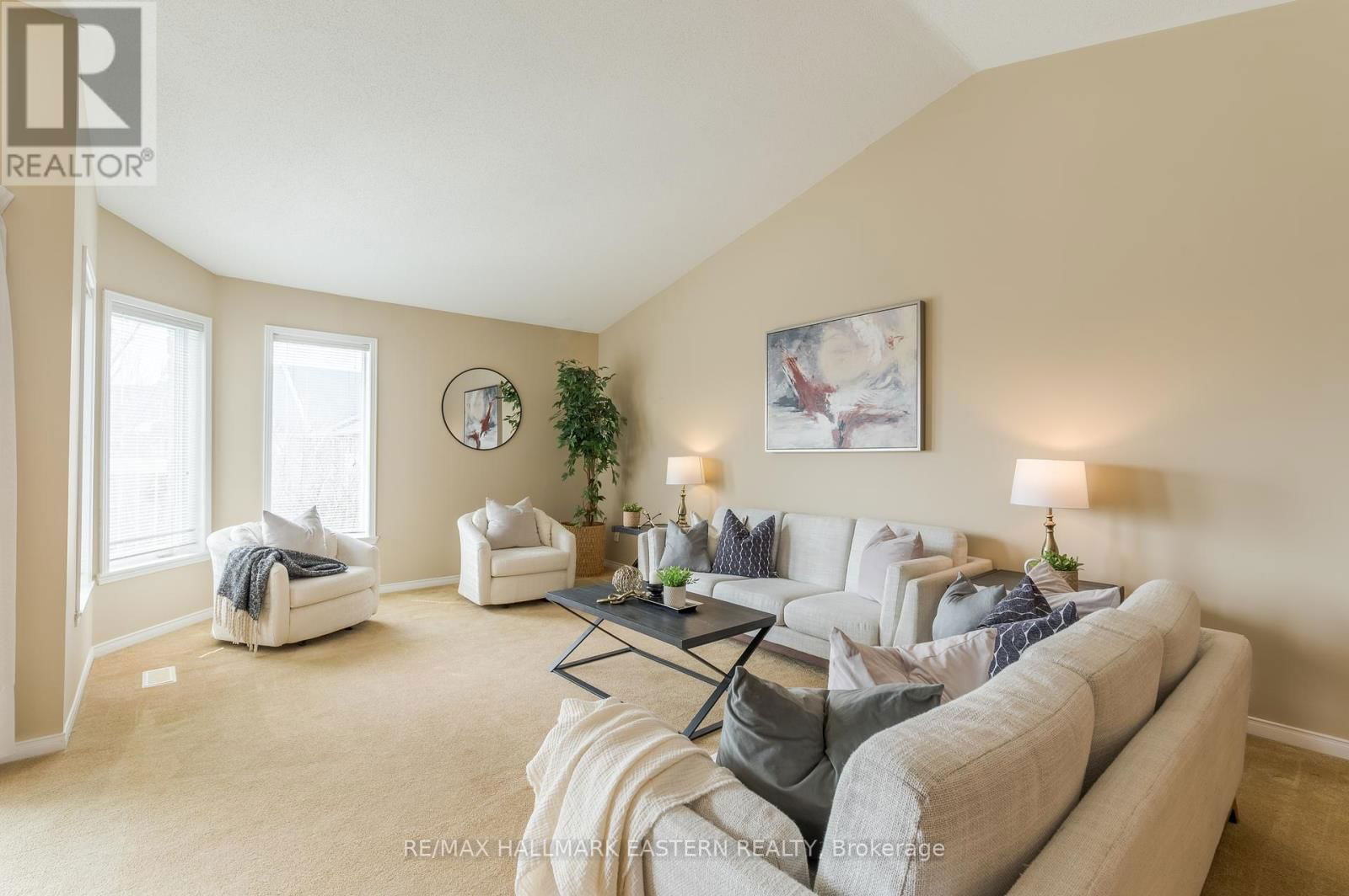 301C - 1099 CLONSILLA AVENUE Image 37