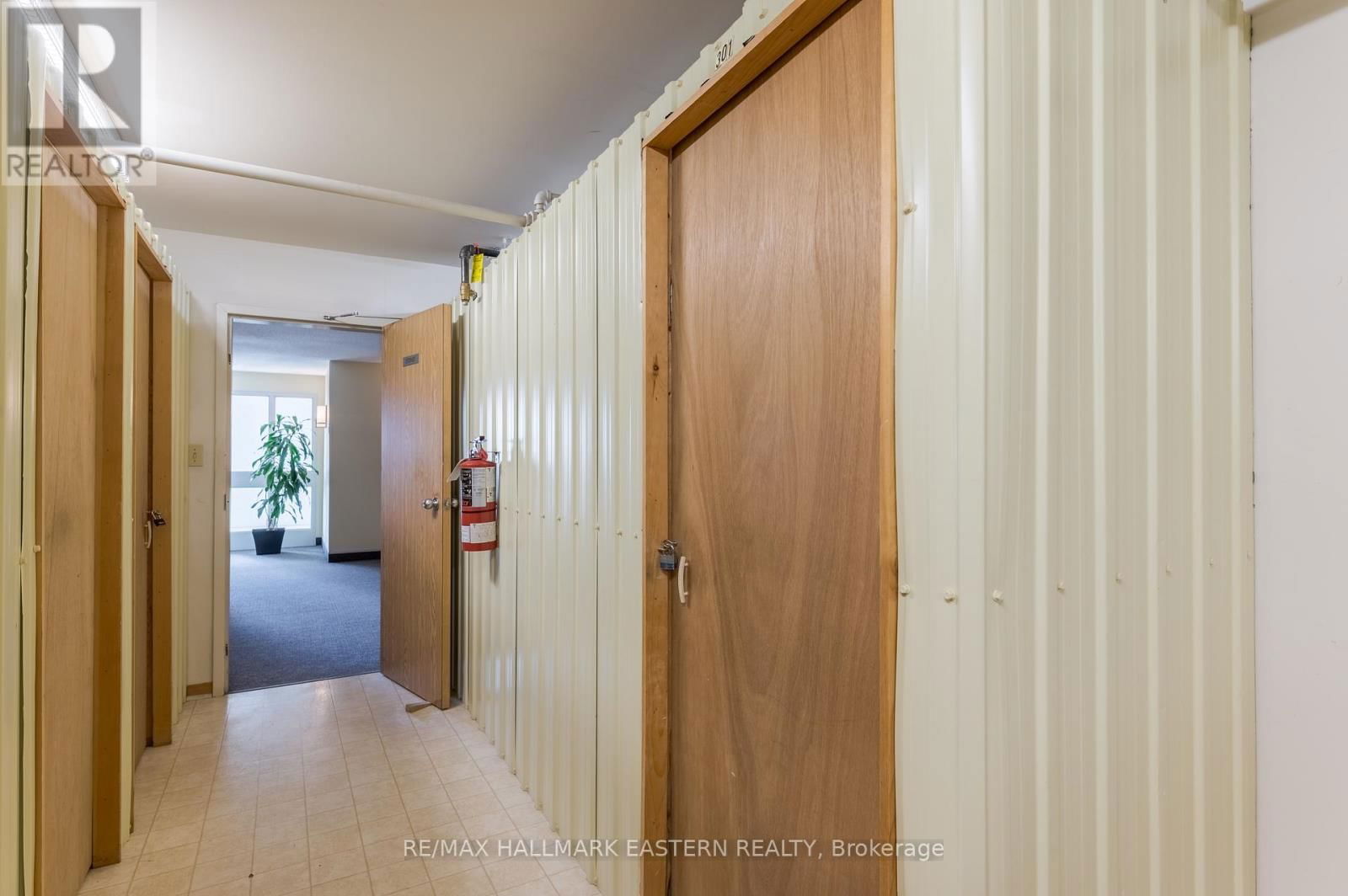 301C - 1099 CLONSILLA AVENUE Image 39